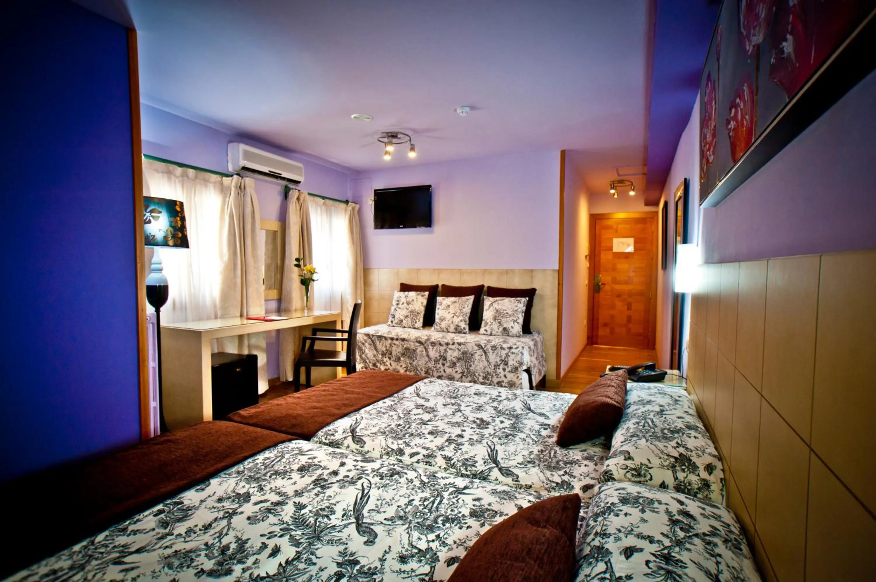 Photo of the whole room, Bed in Hotel Condes de Castilla