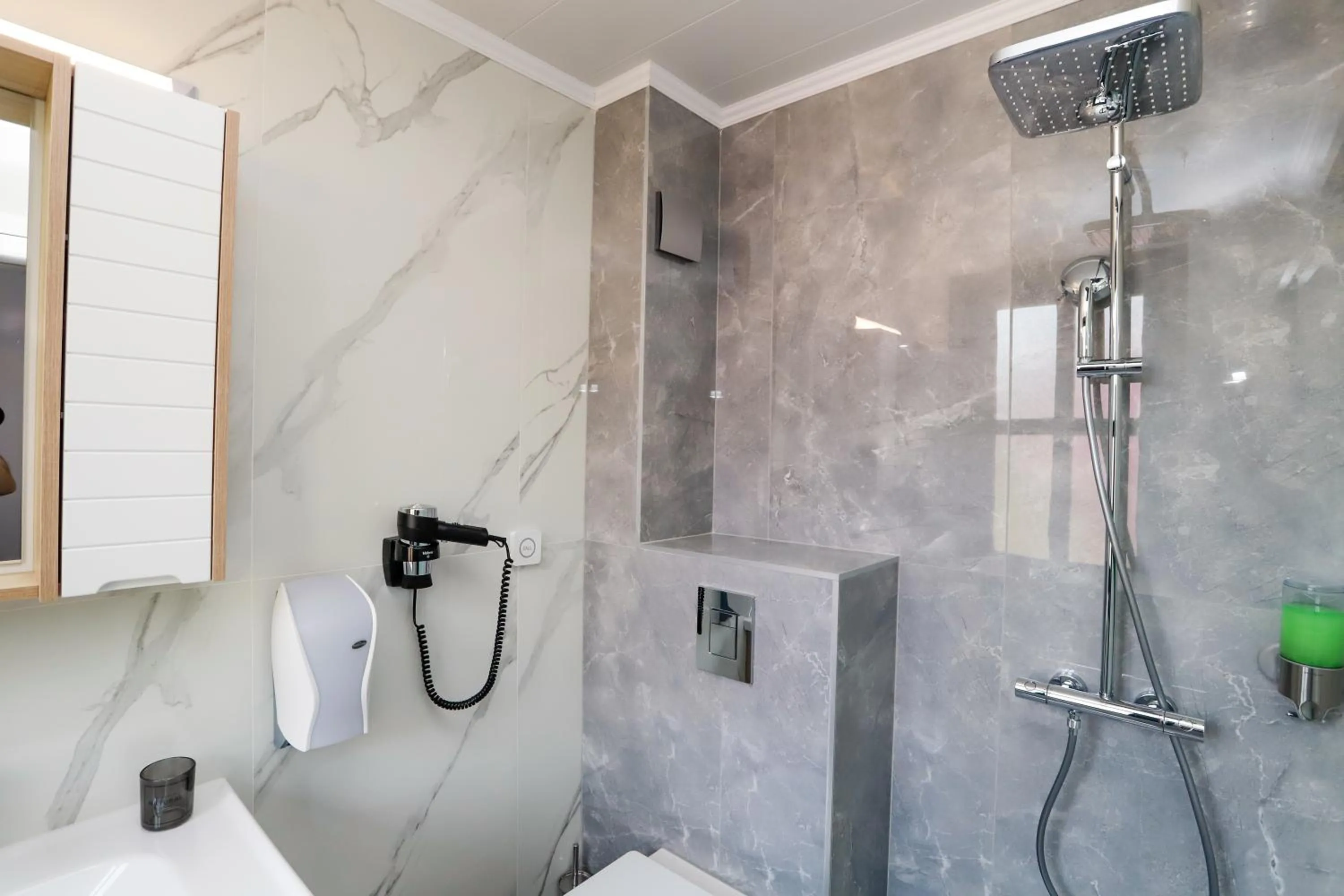 Shower in Glavatarski Han