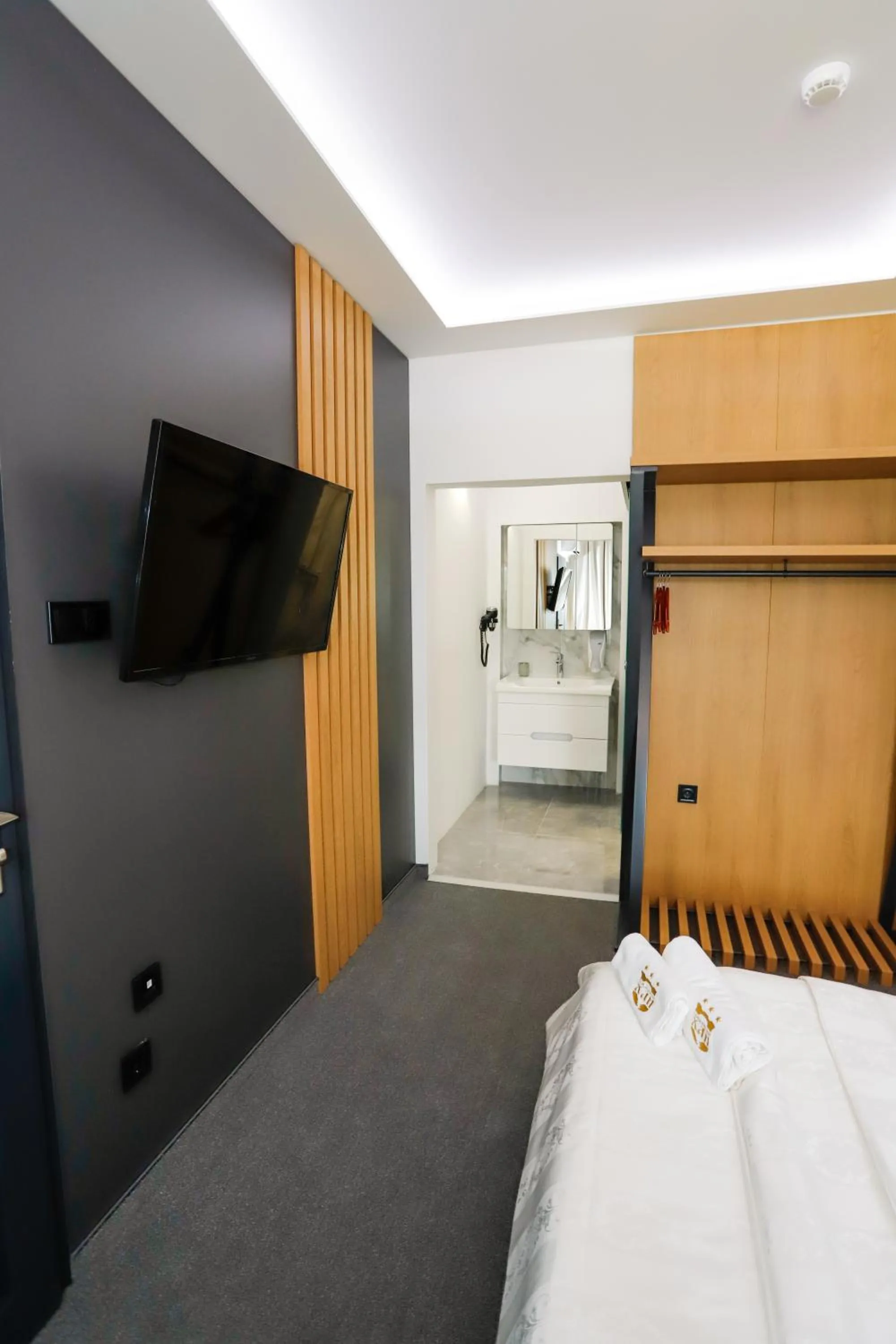 Communal lounge/ TV room, Bed in Glavatarski Han