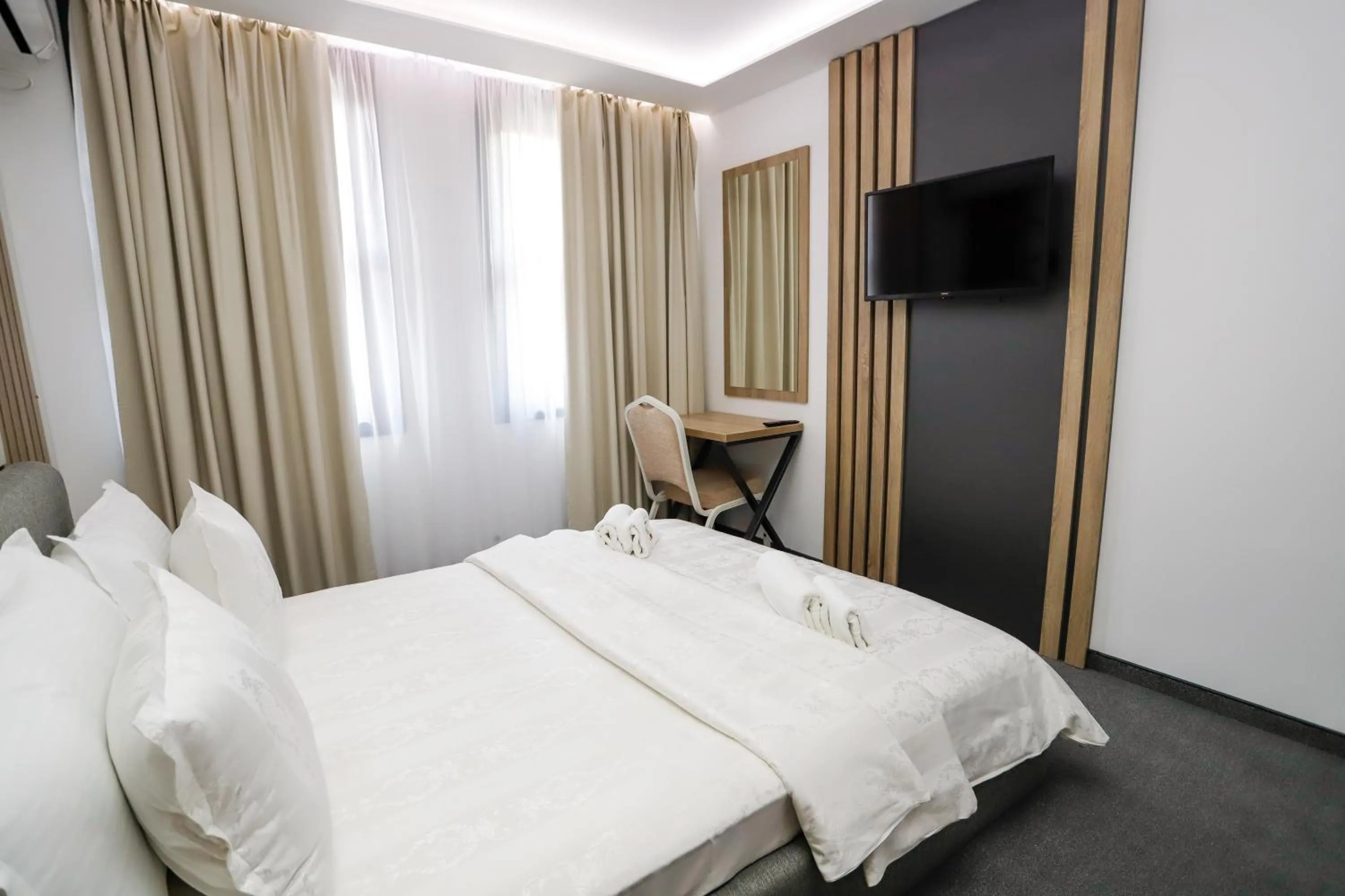 Communal lounge/ TV room, Bed in Glavatarski Han