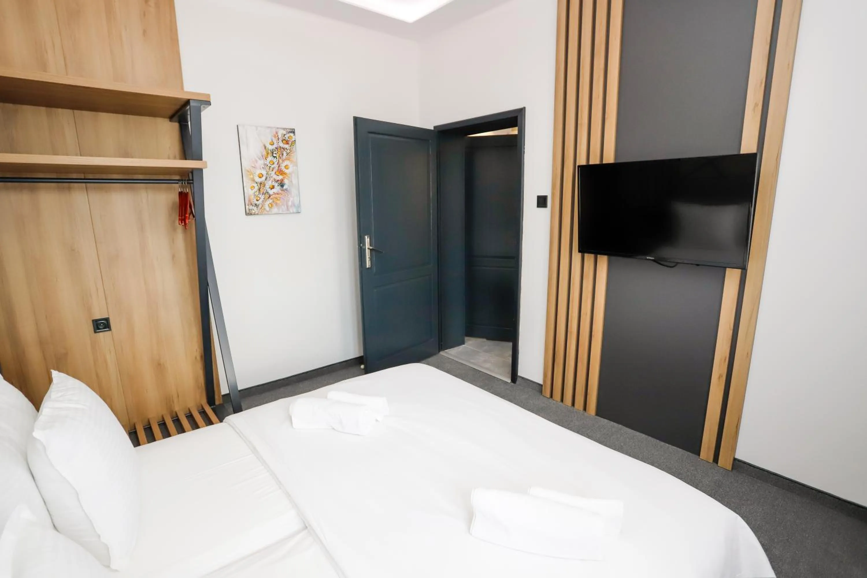 Communal lounge/ TV room, Bed in Glavatarski Han