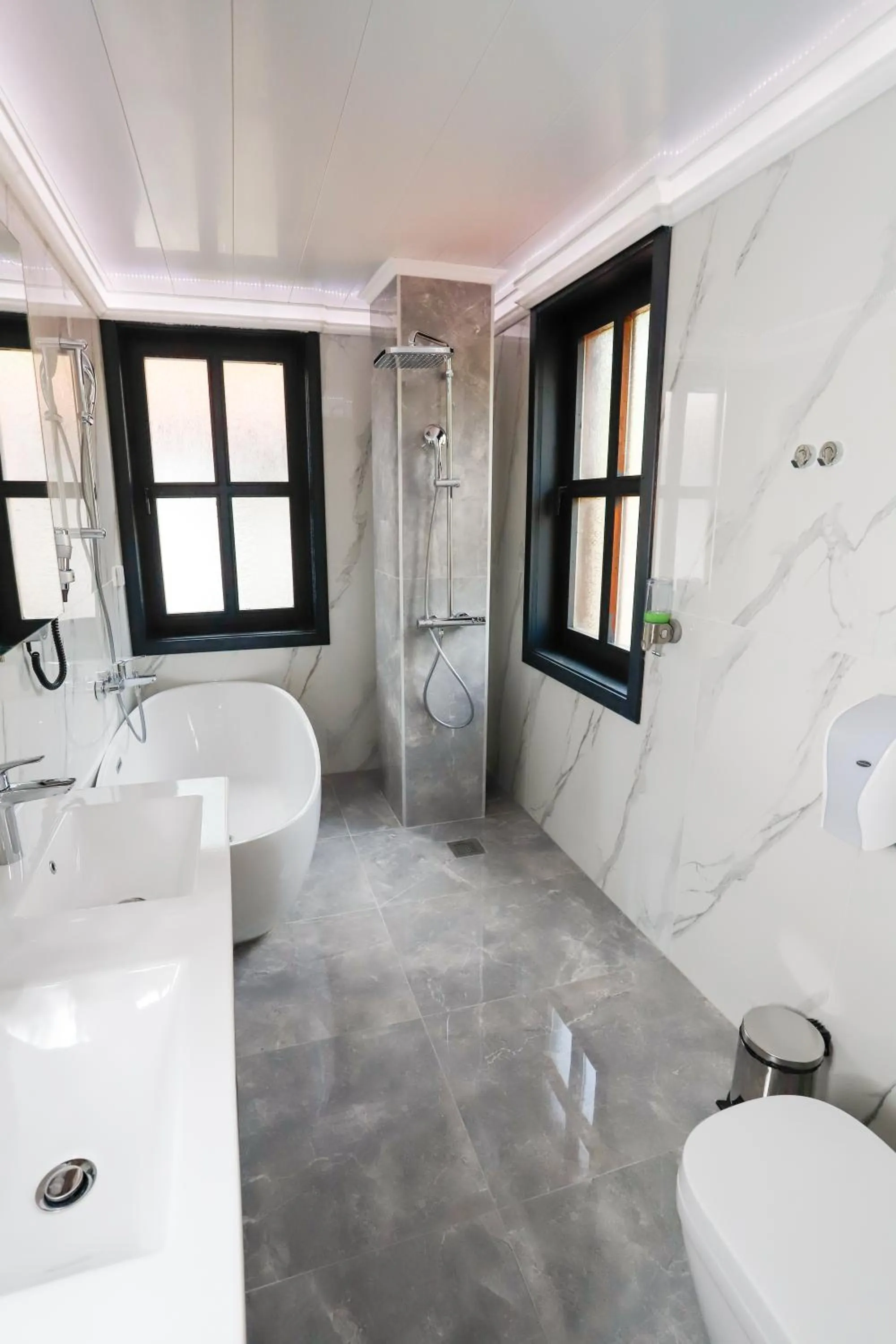 Shower in Glavatarski Han