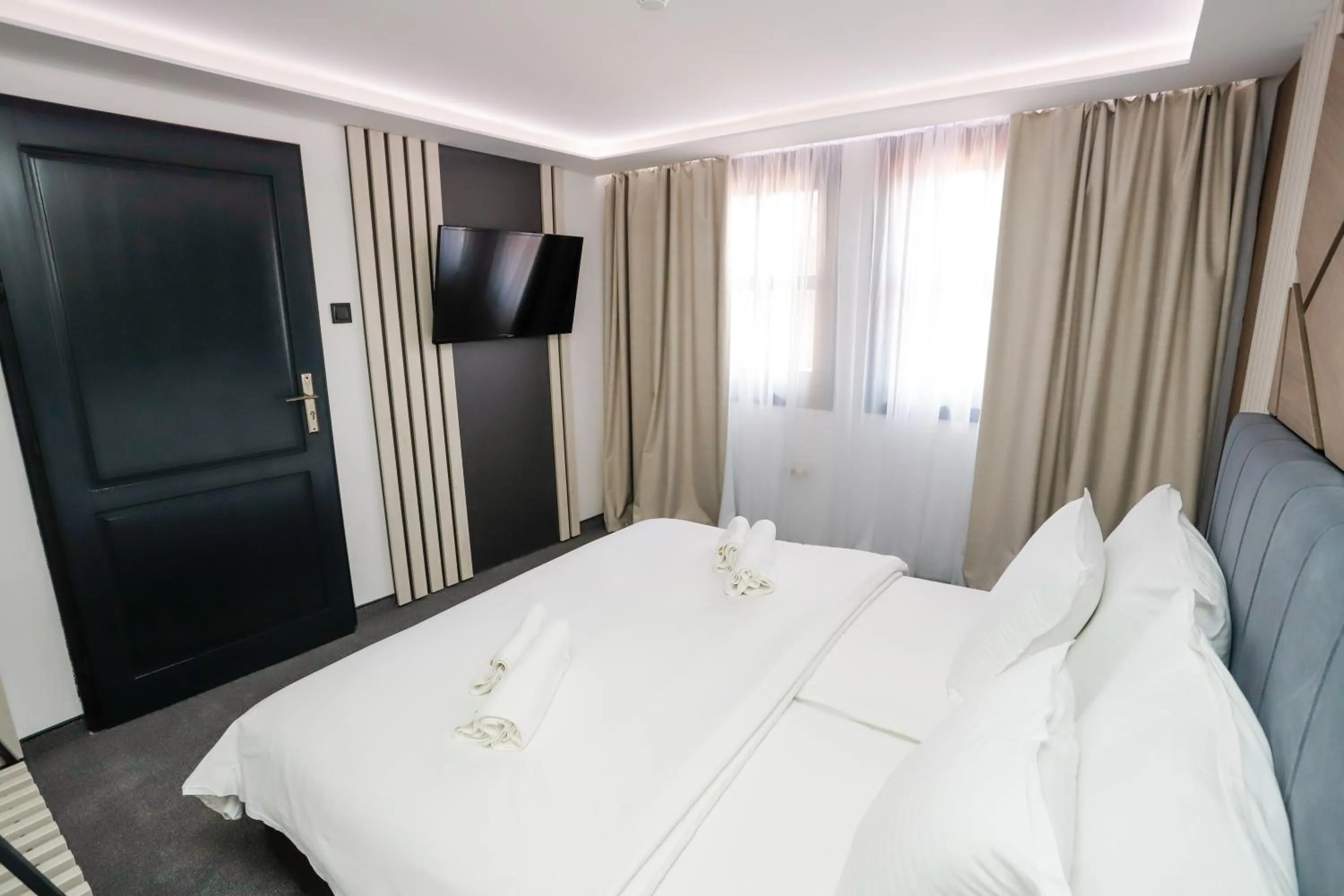 Communal lounge/ TV room, Bed in Glavatarski Han