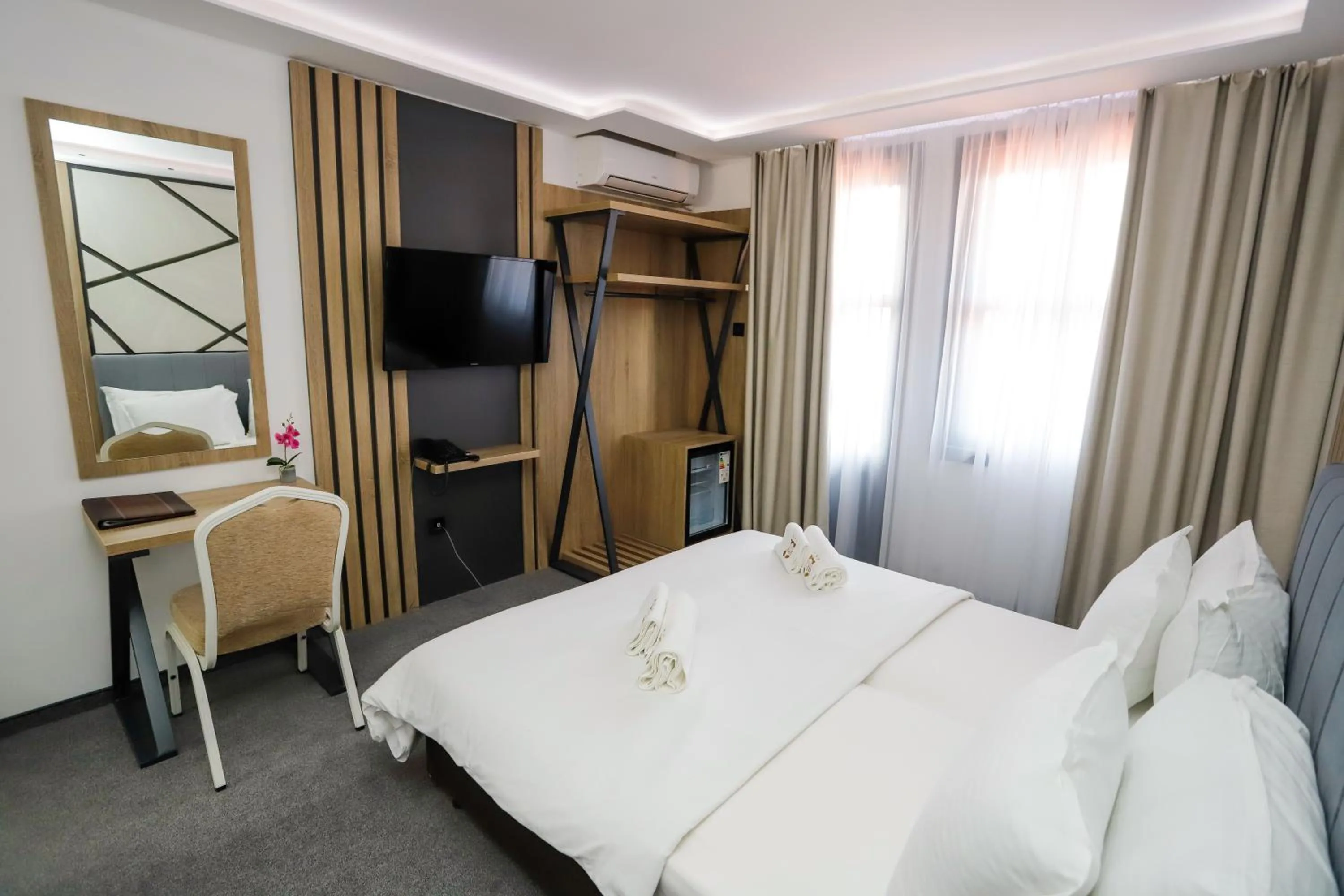 Communal lounge/ TV room, Bed in Glavatarski Han