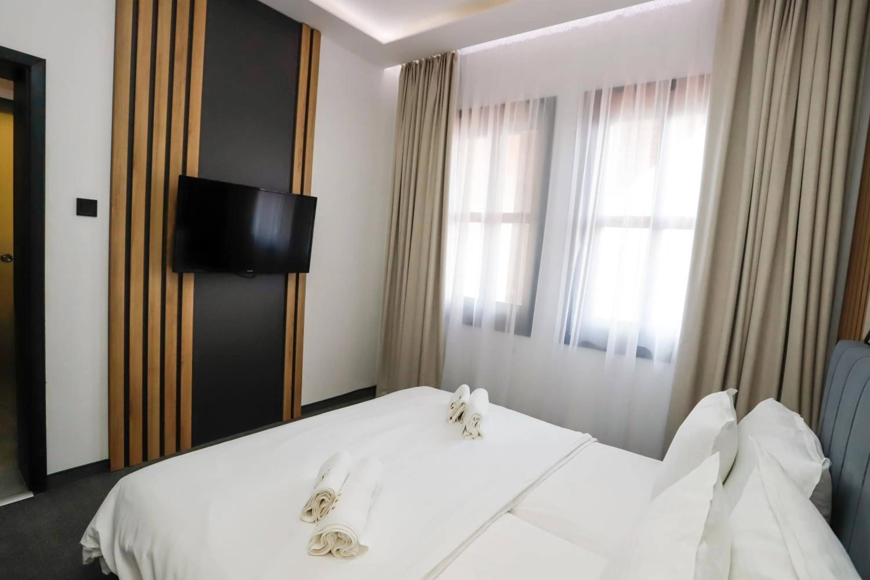 Communal lounge/ TV room, Bed in Glavatarski Han