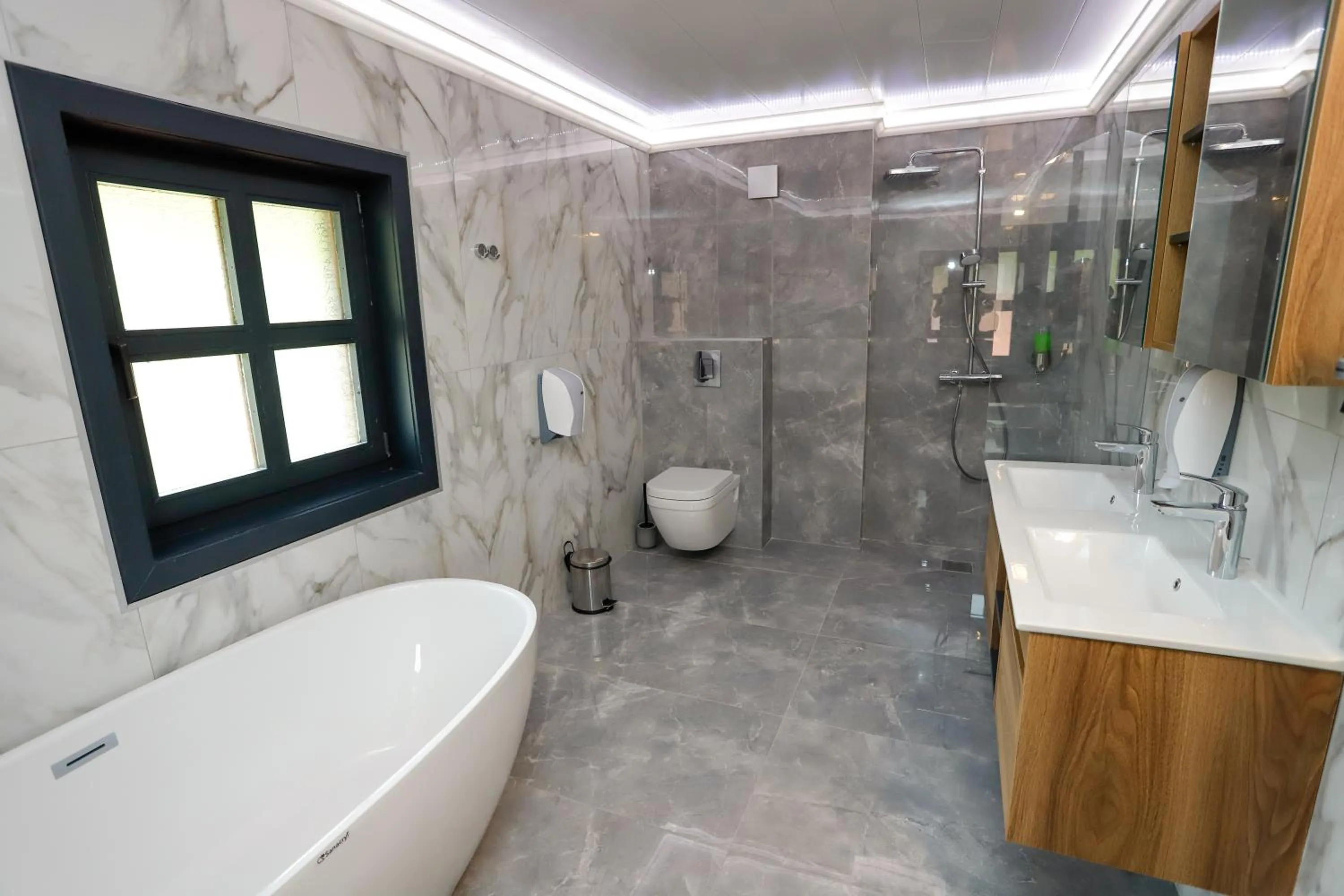 Shower in Glavatarski Han