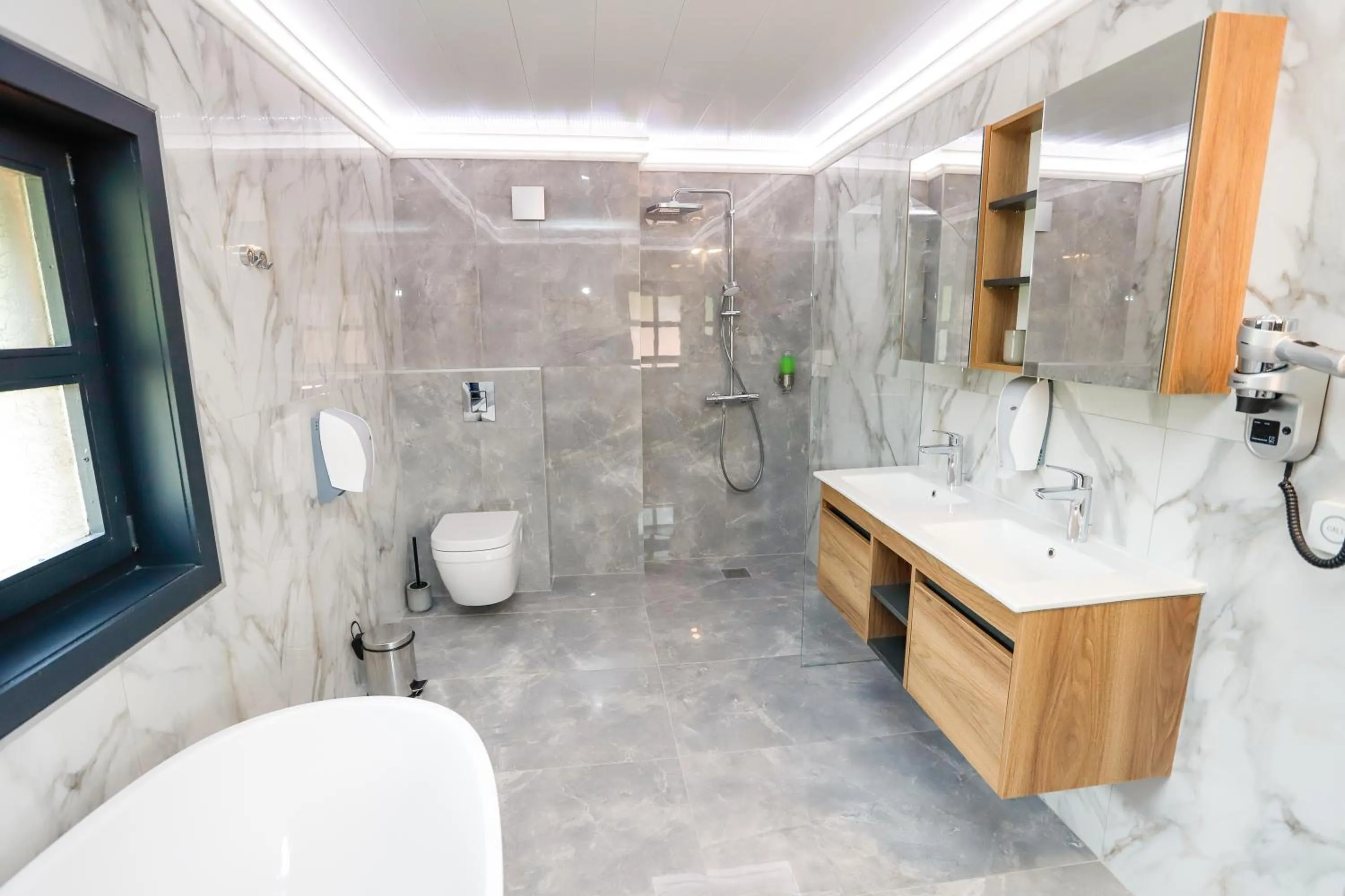 Shower in Glavatarski Han