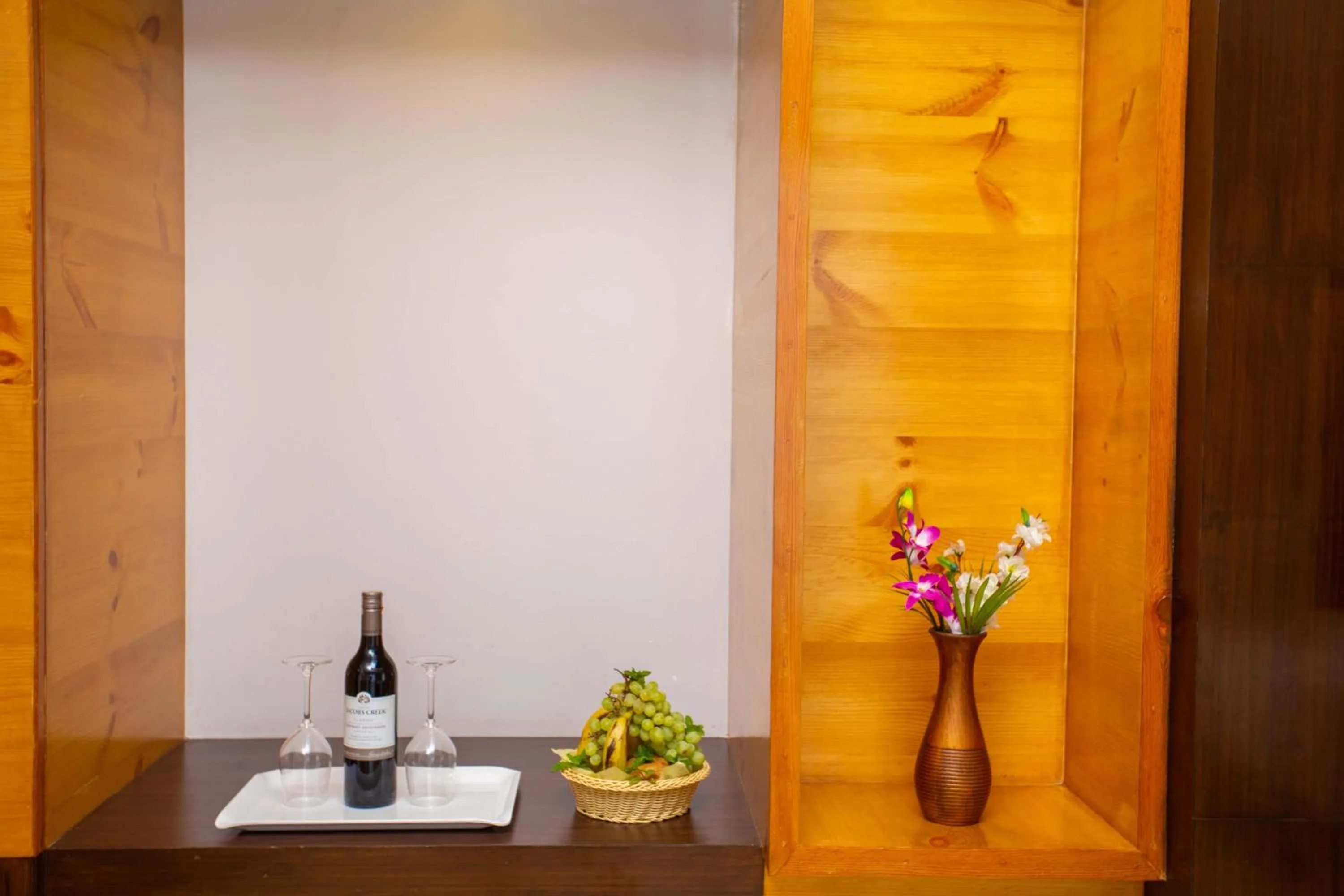 Food and drinks in Hotel Lake Paradise