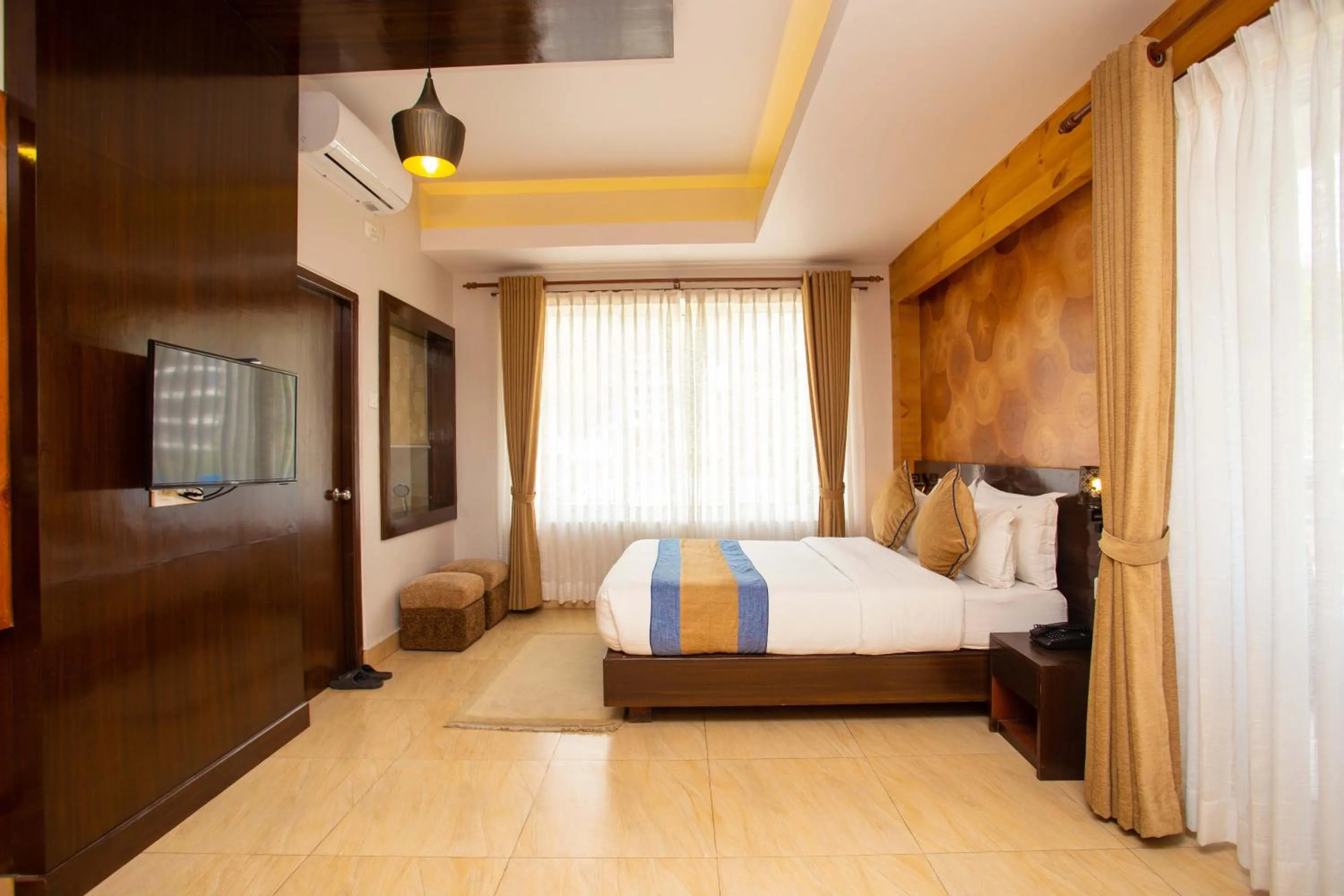 Photo of the whole room in Hotel Lake Paradise