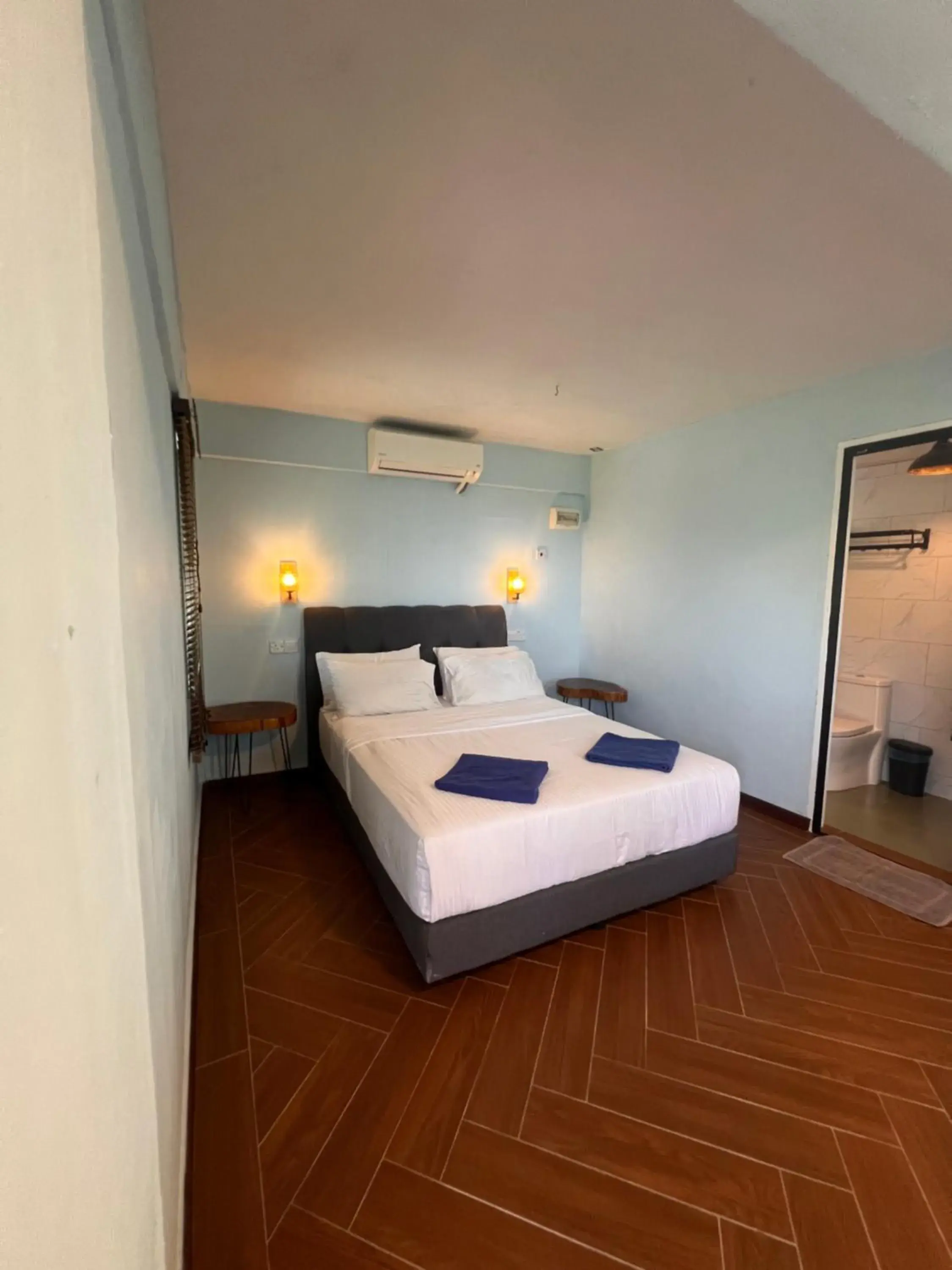 Superior Chalet in 1511 Coconut Grove Superior Chalet in 1511 Coconut Grove