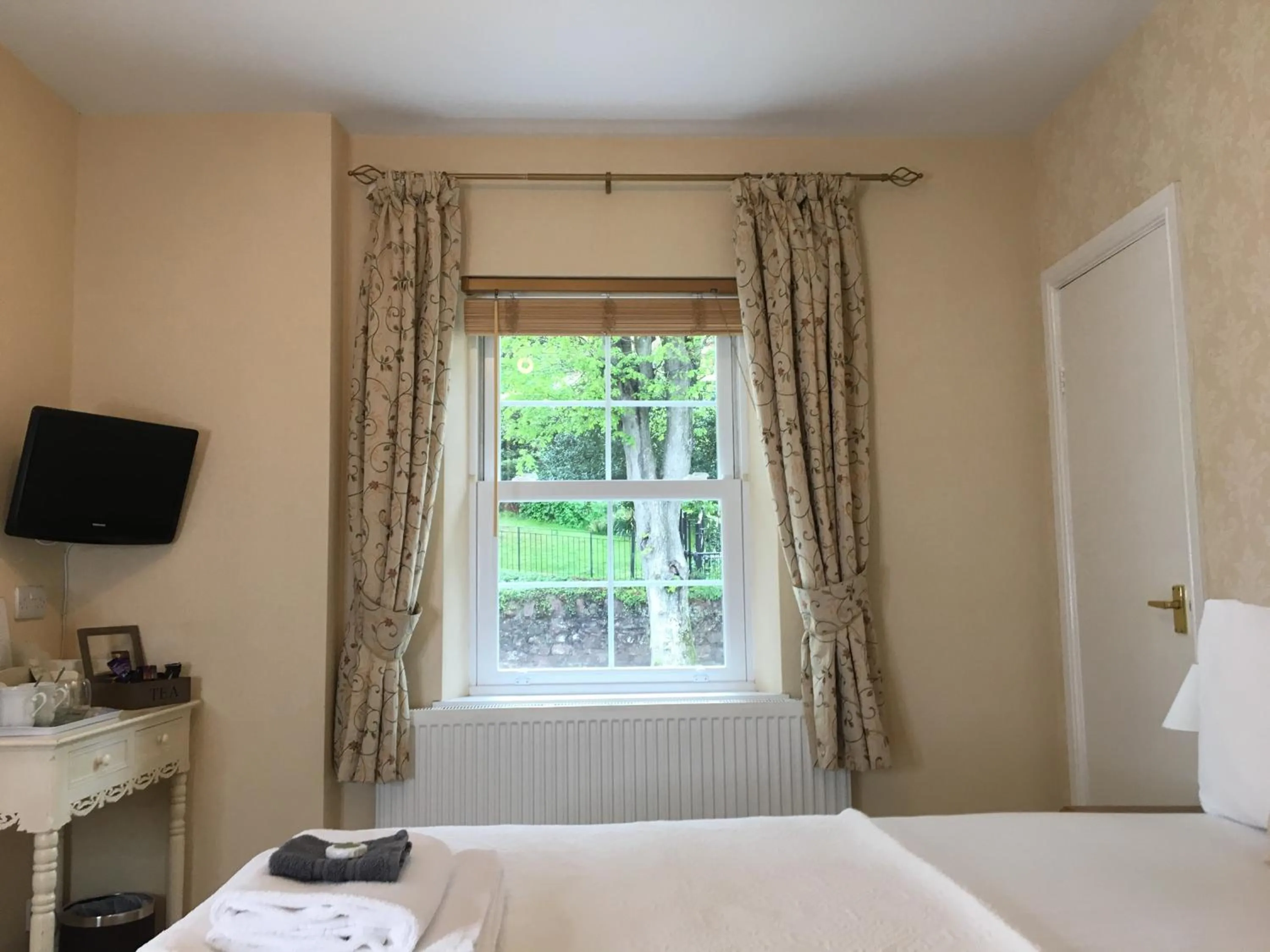 Bedroom, Bed in The Charterhouse