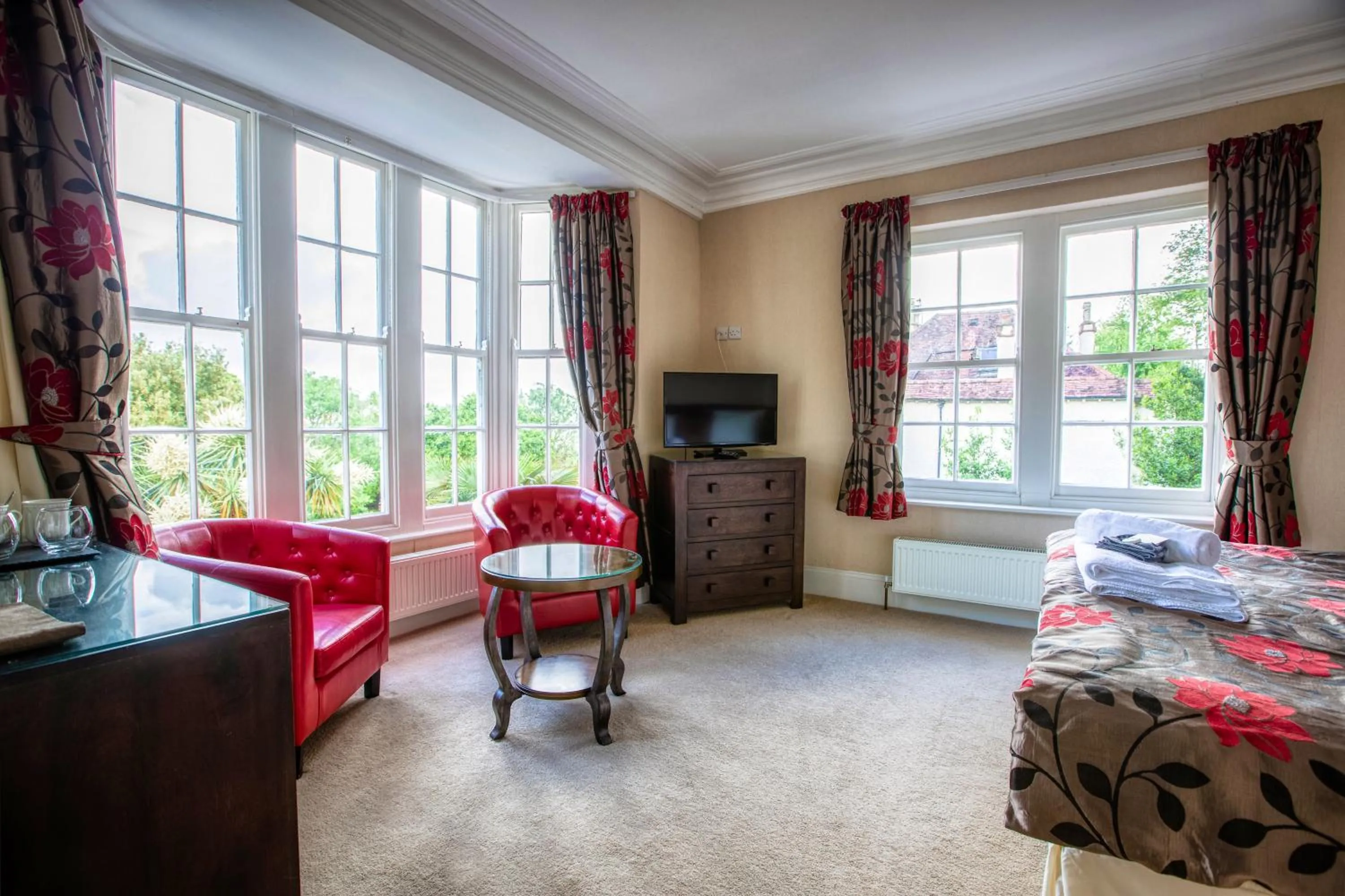 Seating area, Bed in The Charterhouse