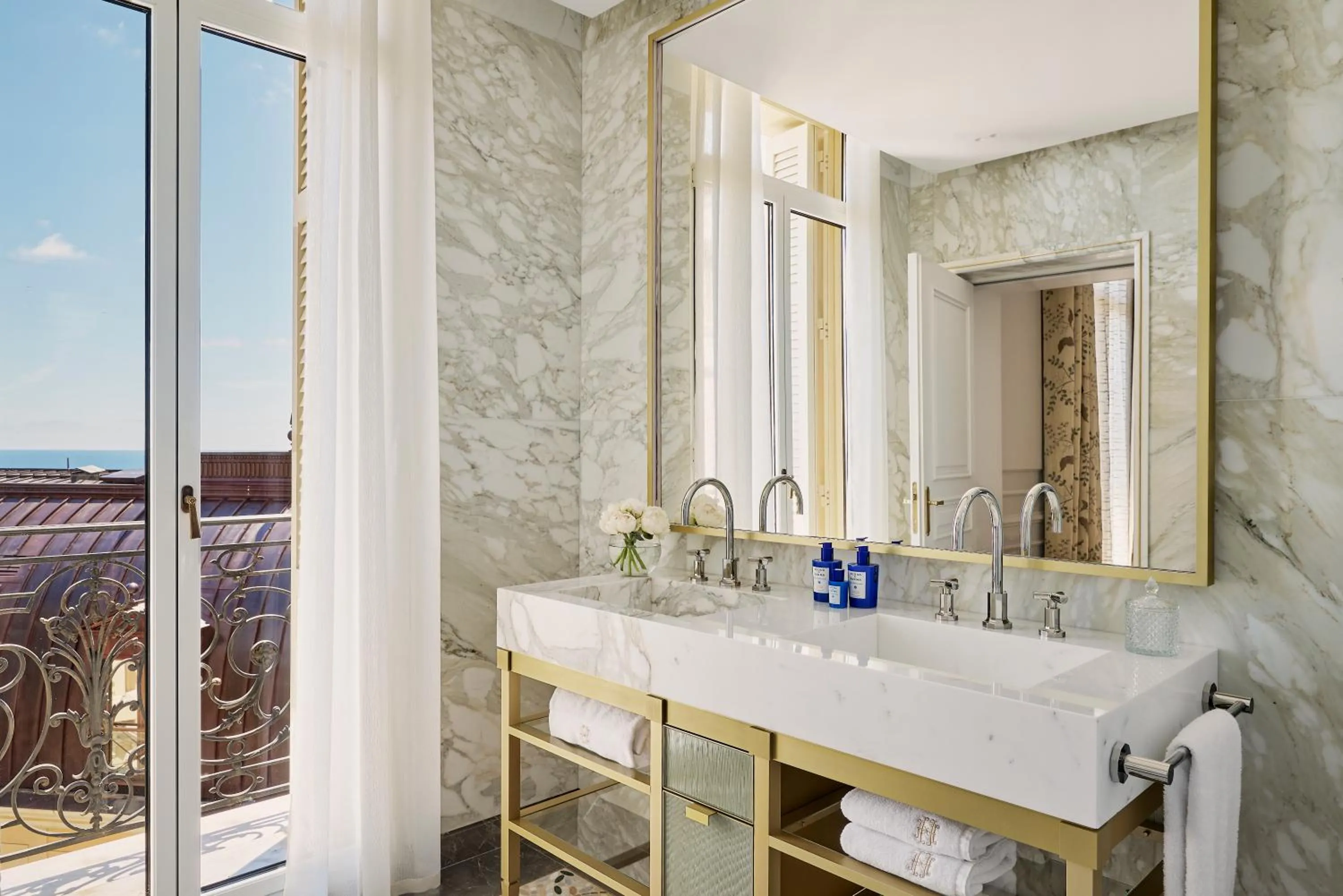 Bathroom in Hôtel Hermitage Monte-Carlo