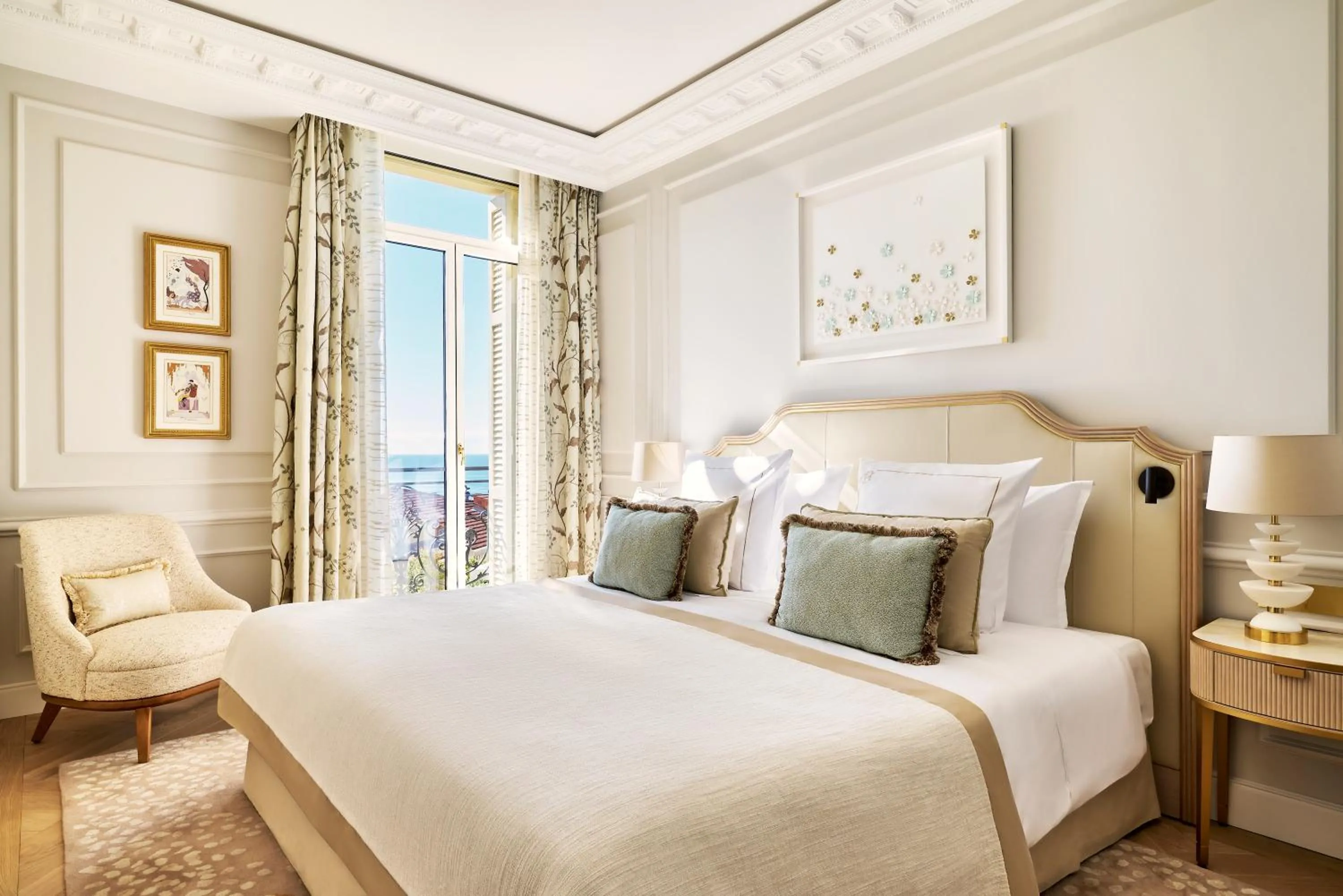 Photo of the whole room, Bed in Hôtel Hermitage Monte-Carlo