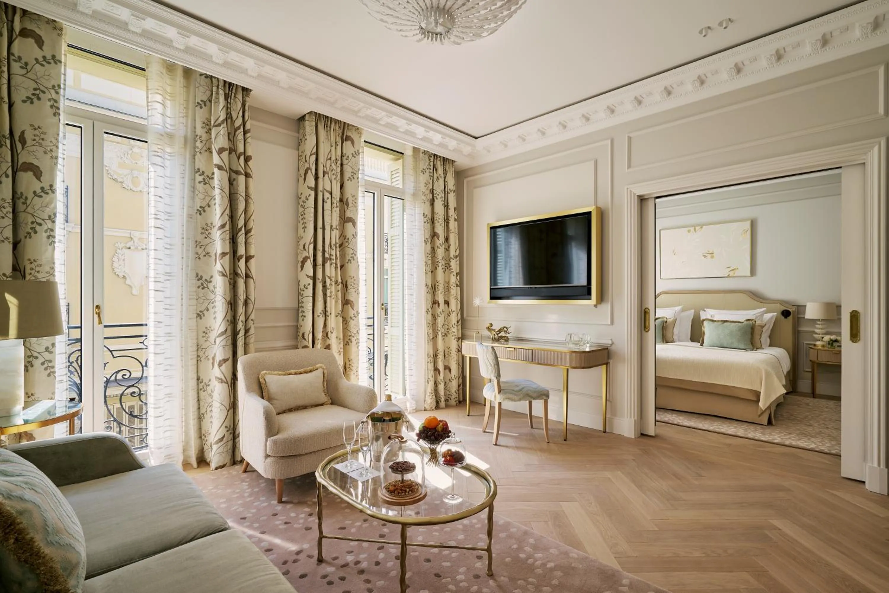 Living room, Bed in Hôtel Hermitage Monte-Carlo