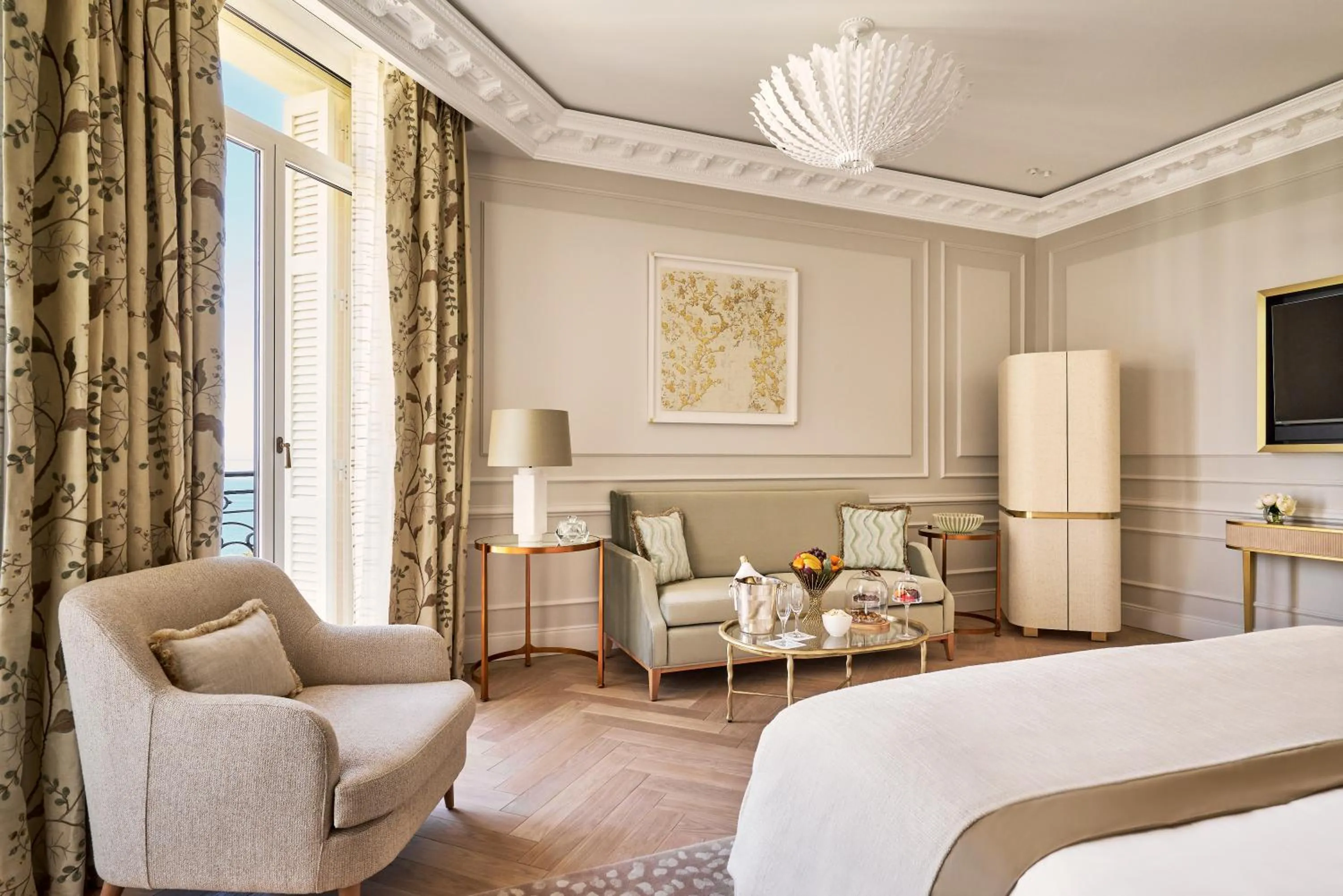 Photo of the whole room, Bed in Hôtel Hermitage Monte-Carlo