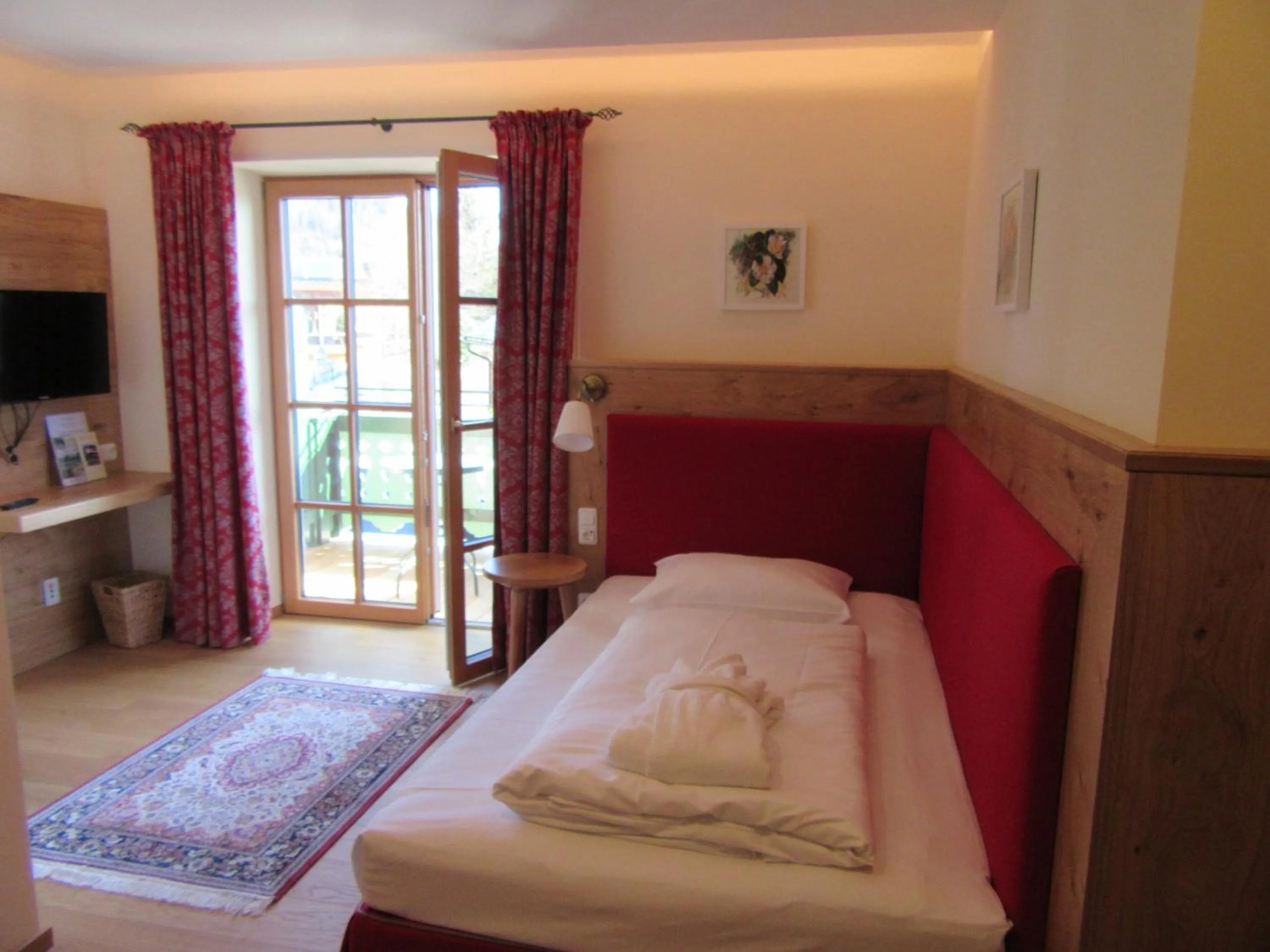 Photo of the whole room, Bed in Hollwegers Landhaus - Das Lisl