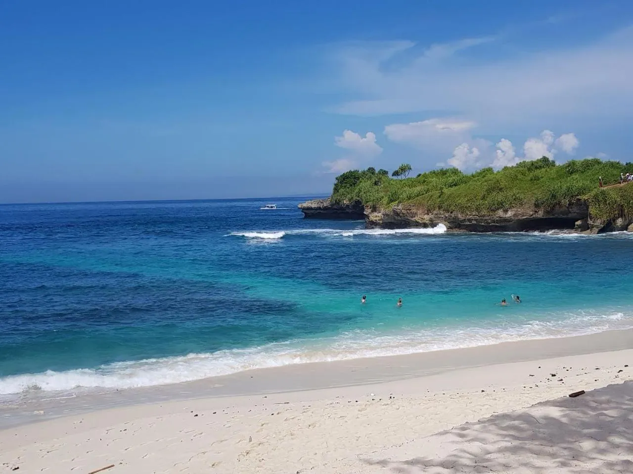 Beach in Radiance Sunset Villas Lembongan