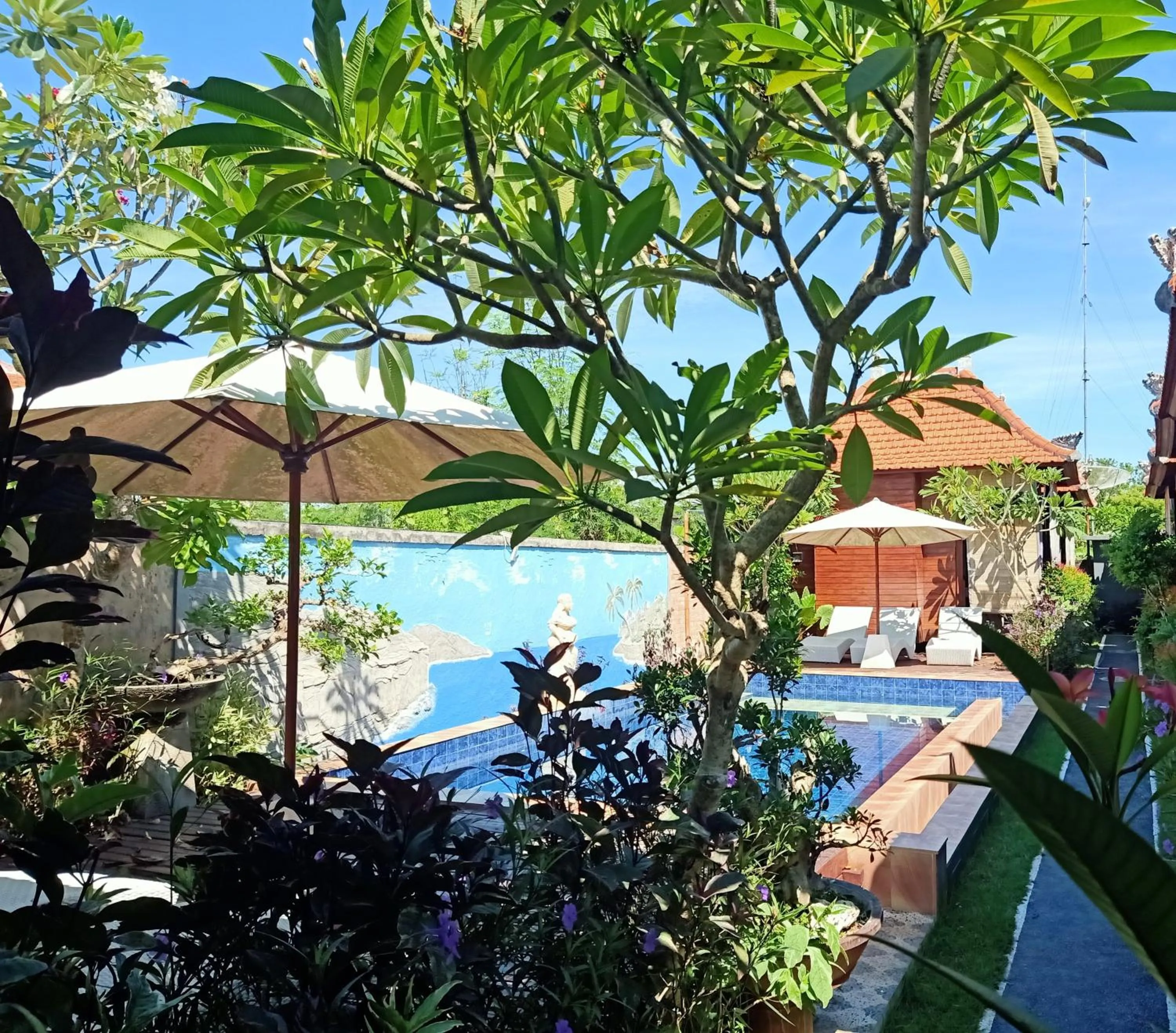 Swimming pool in Radiance Sunset Villas Lembongan