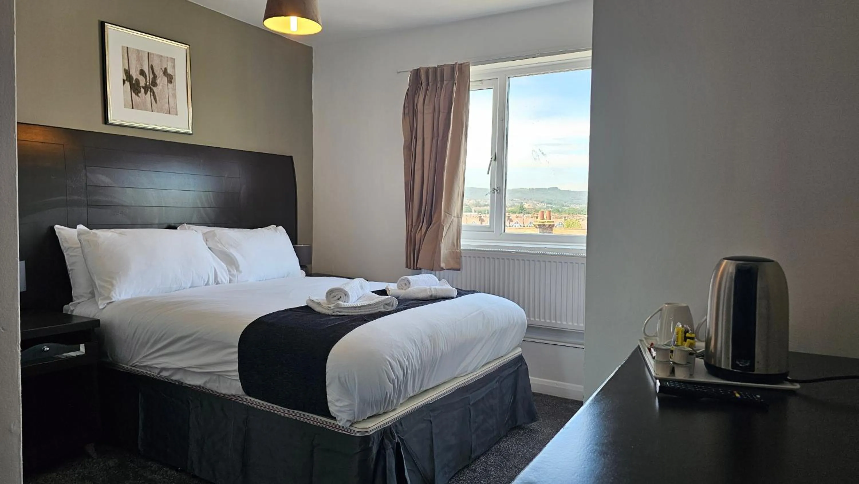 Bedroom, Bed in The Strand Hotel