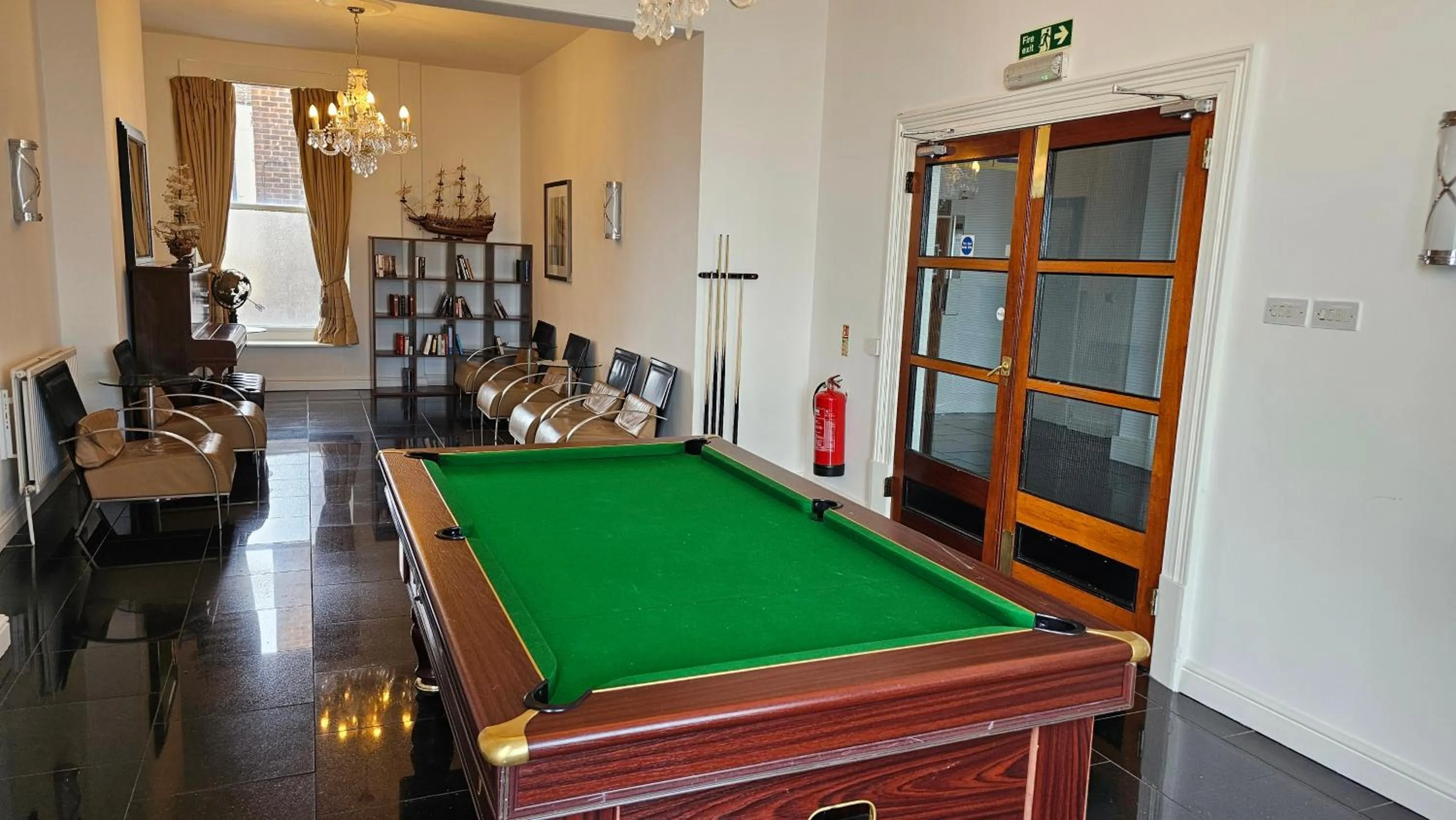 Billiard in The Strand Hotel