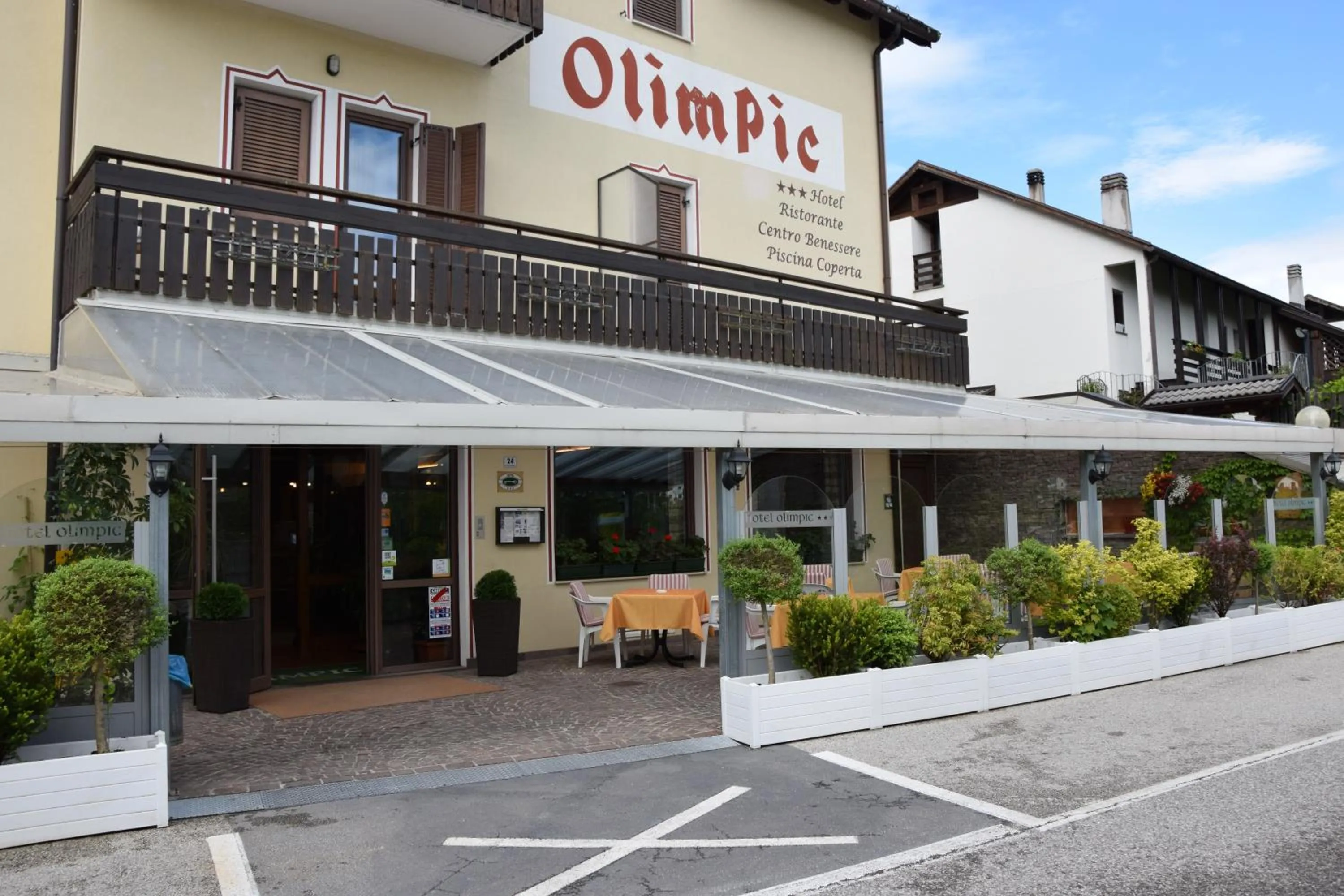 Facade/entrance in Hotel Olimpic