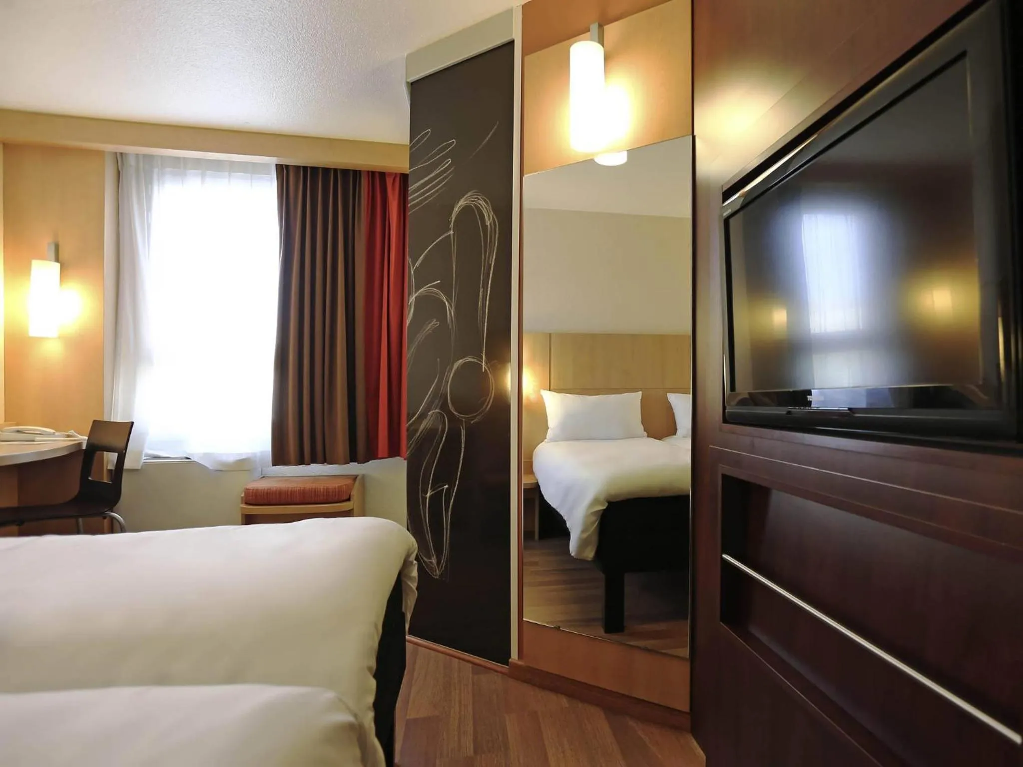 Bedroom, Bed in ibis Montpellier Centre Polygone