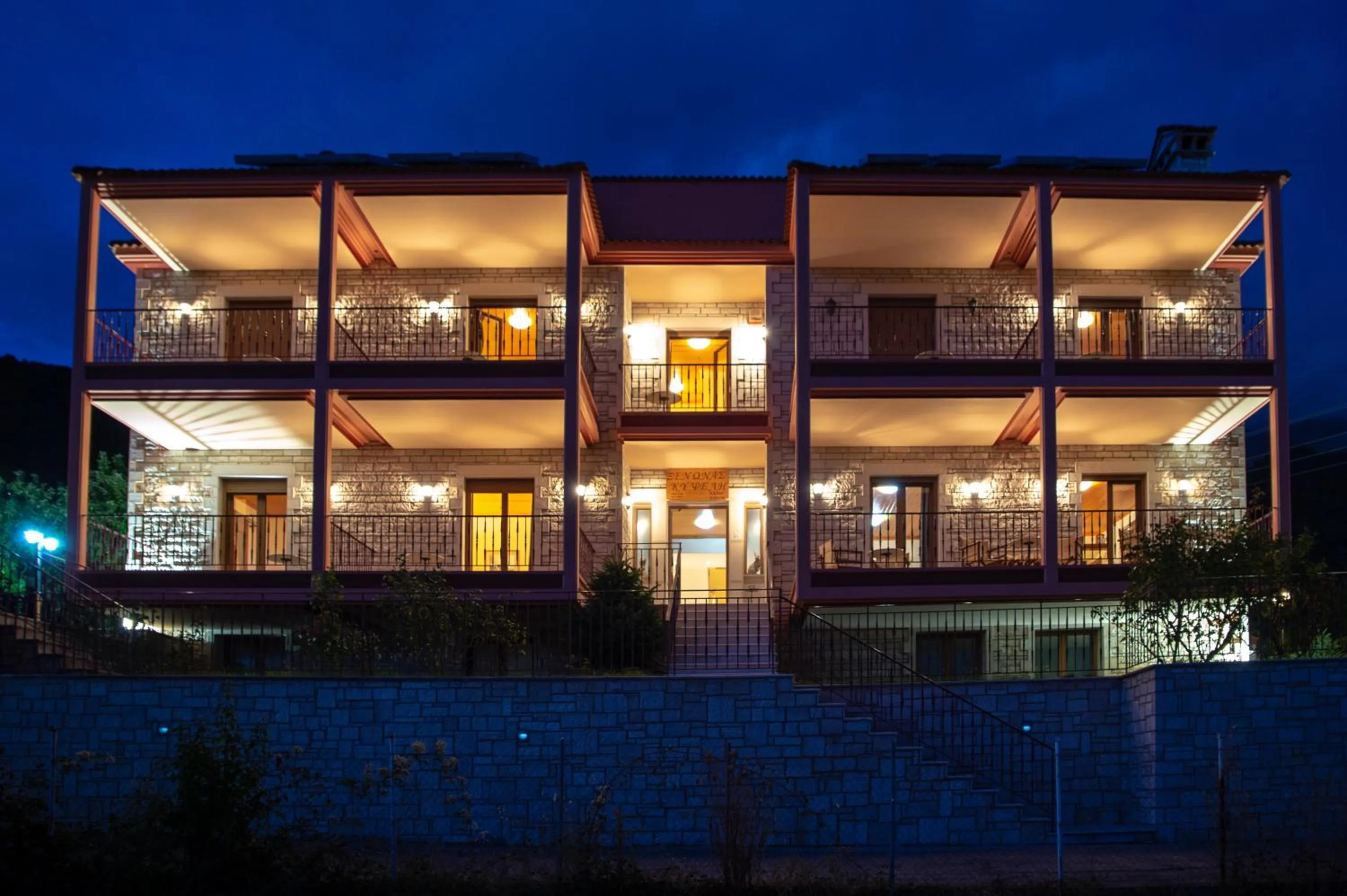 Property building in Xenonas Kypseli