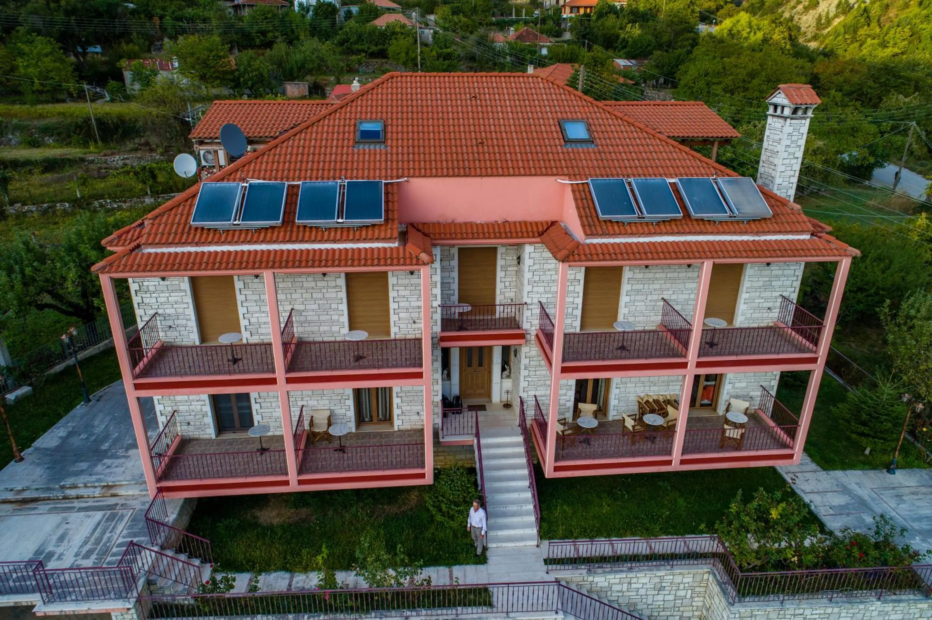 Property building in Xenonas Kypseli