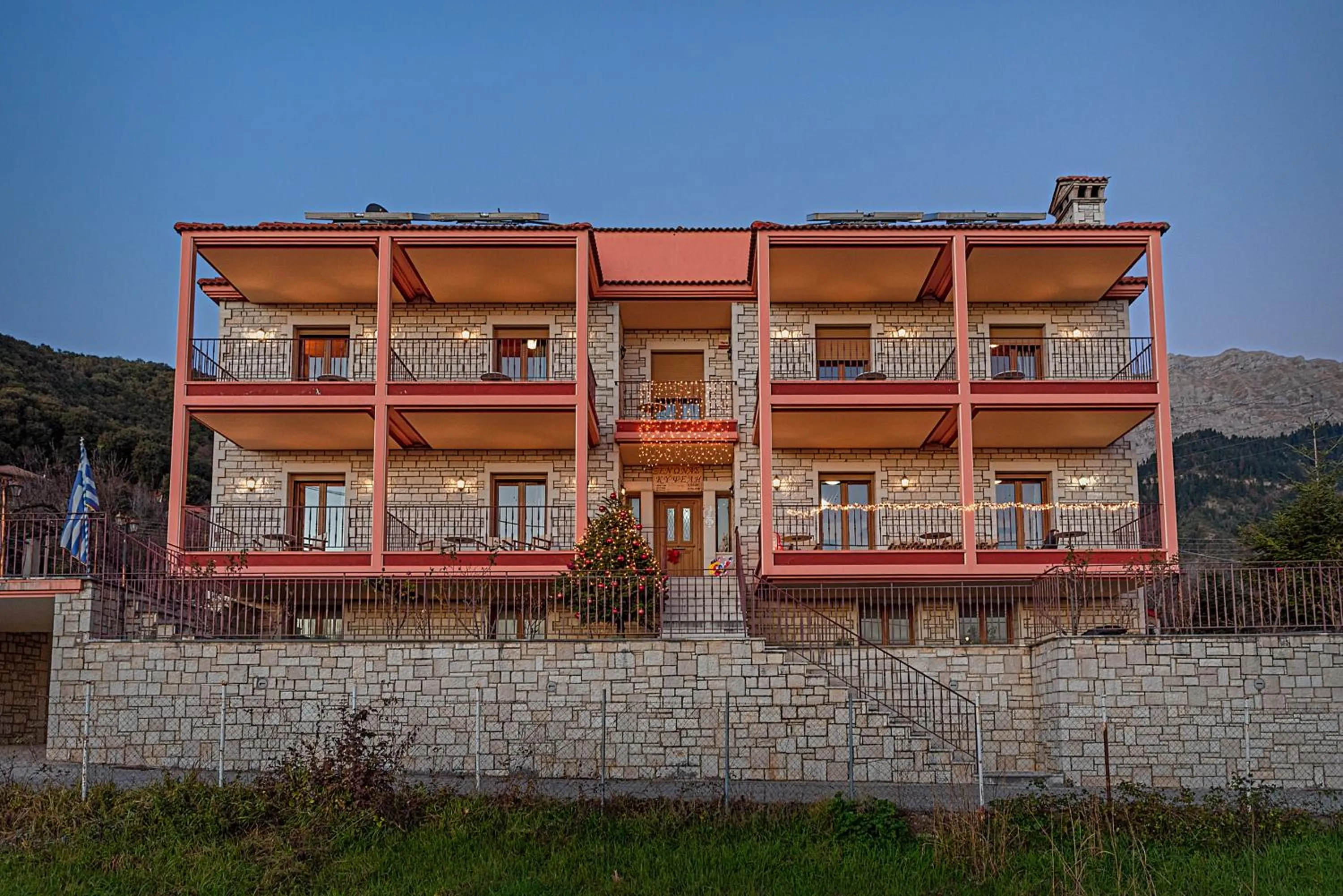 Property building in Xenonas Kypseli