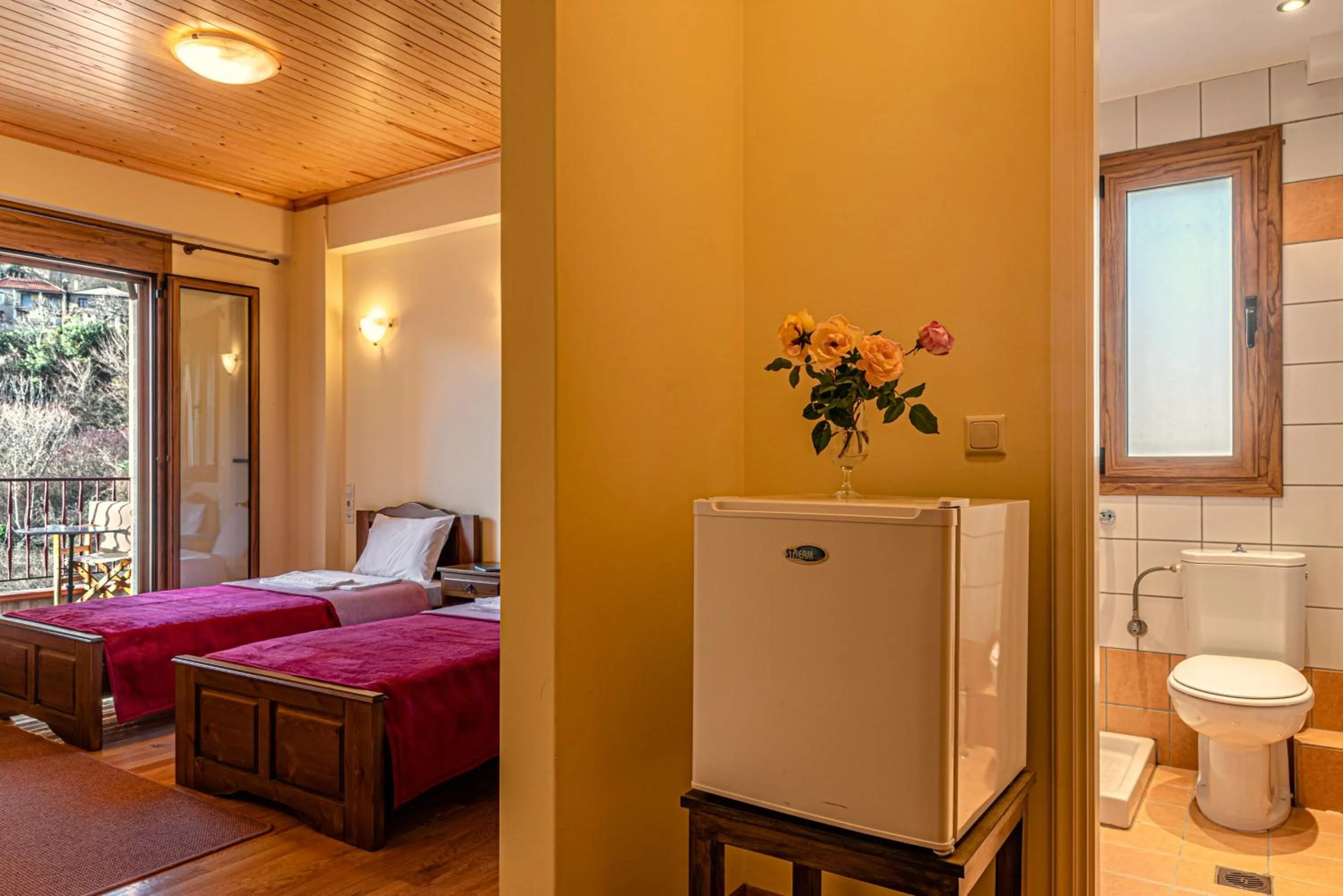 Bed in Xenonas Kypseli