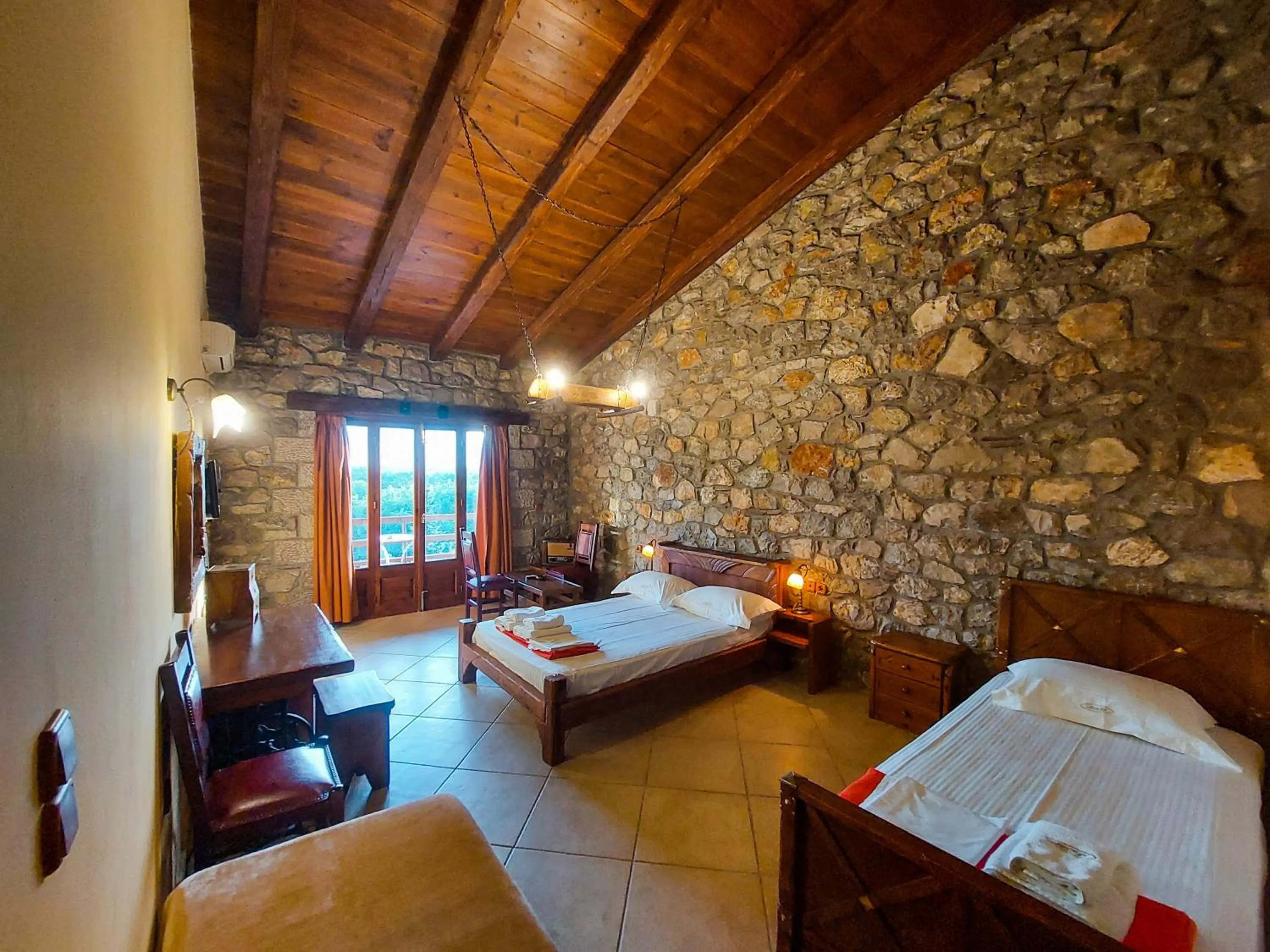 Facility for disabled guests, Bed in Metohi