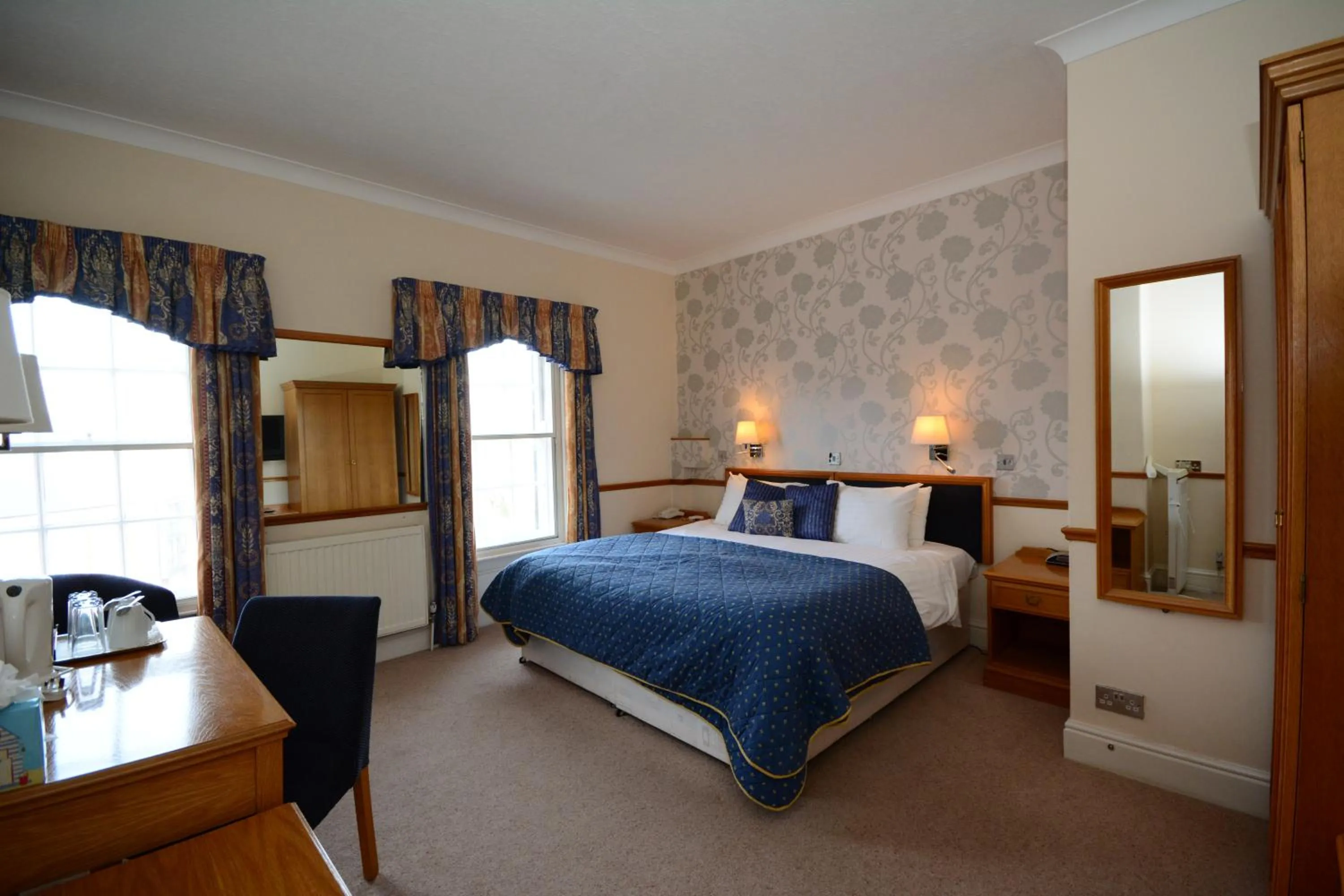 Photo of the whole room, Bed in The Crescent Hotel