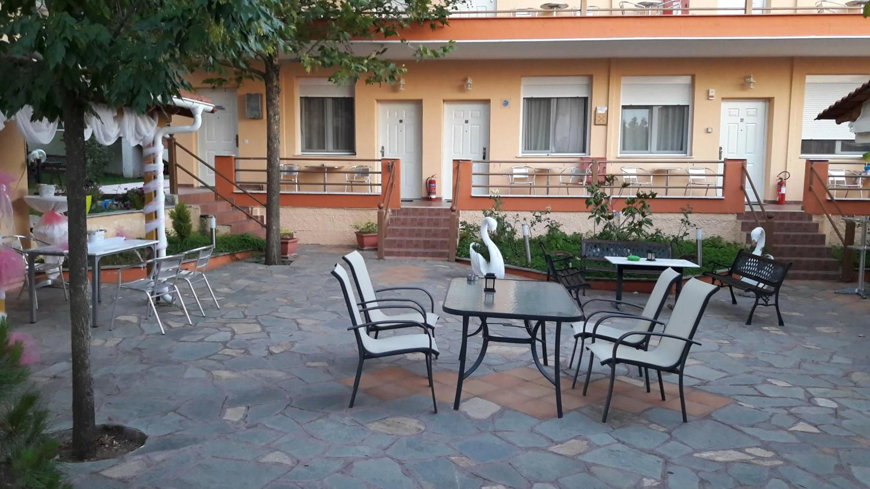 Facade/entrance in Anestis Studios