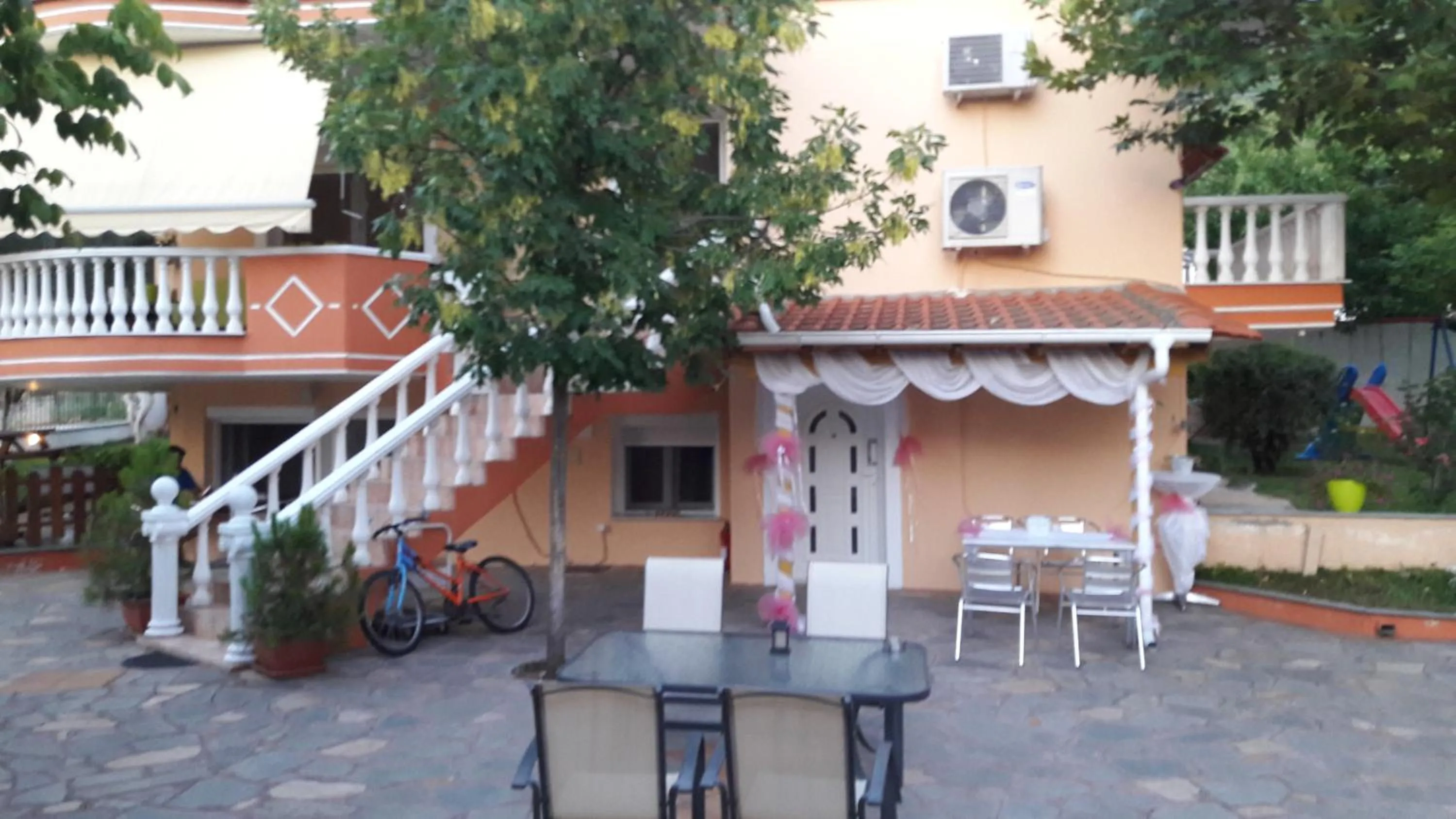 Property building in Anestis Studios