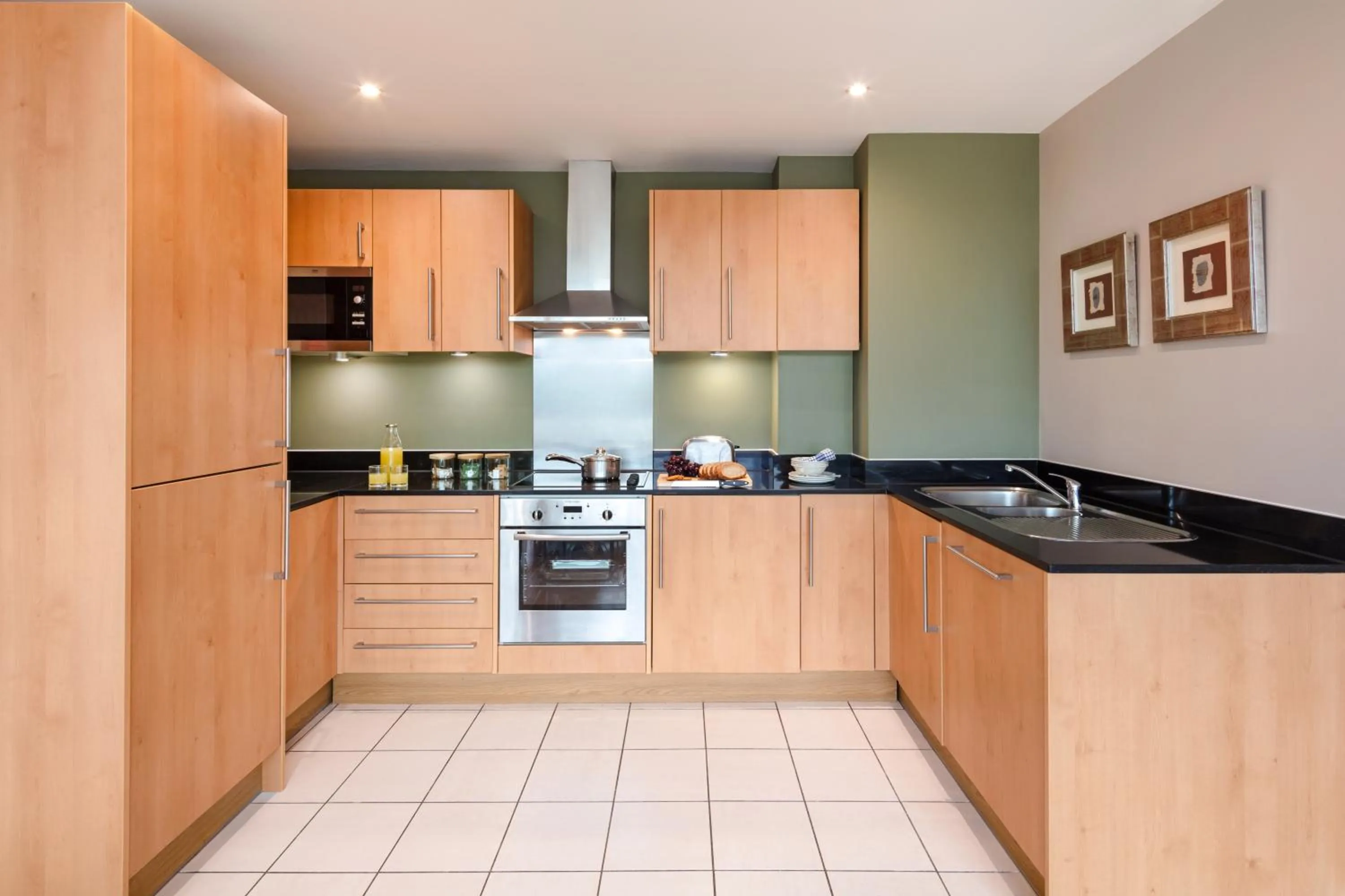 Kitchen or kitchenette in Marlin Apartments London Bridge - Empire Square