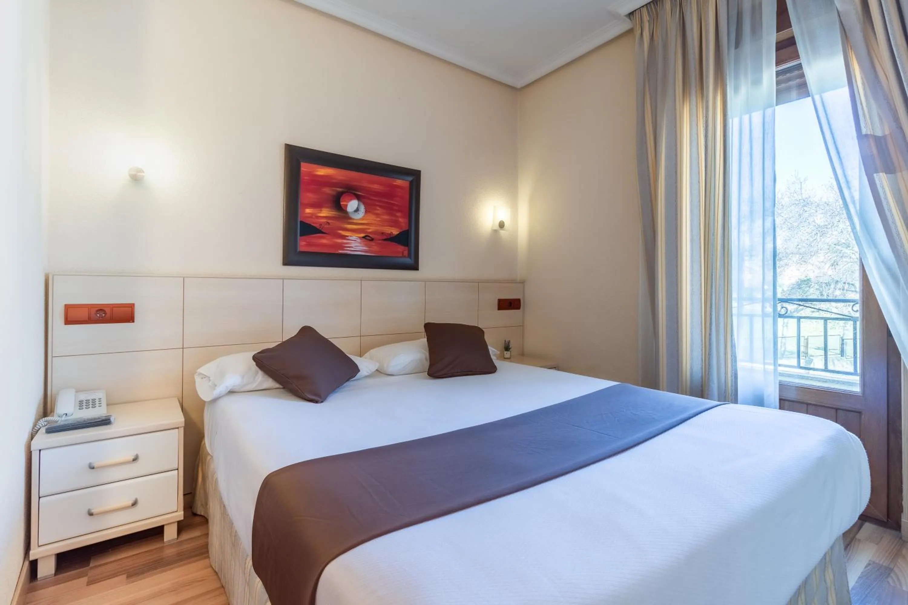 Photo of the whole room, Bed in Hostal Rural El Caño by Vivere Stays