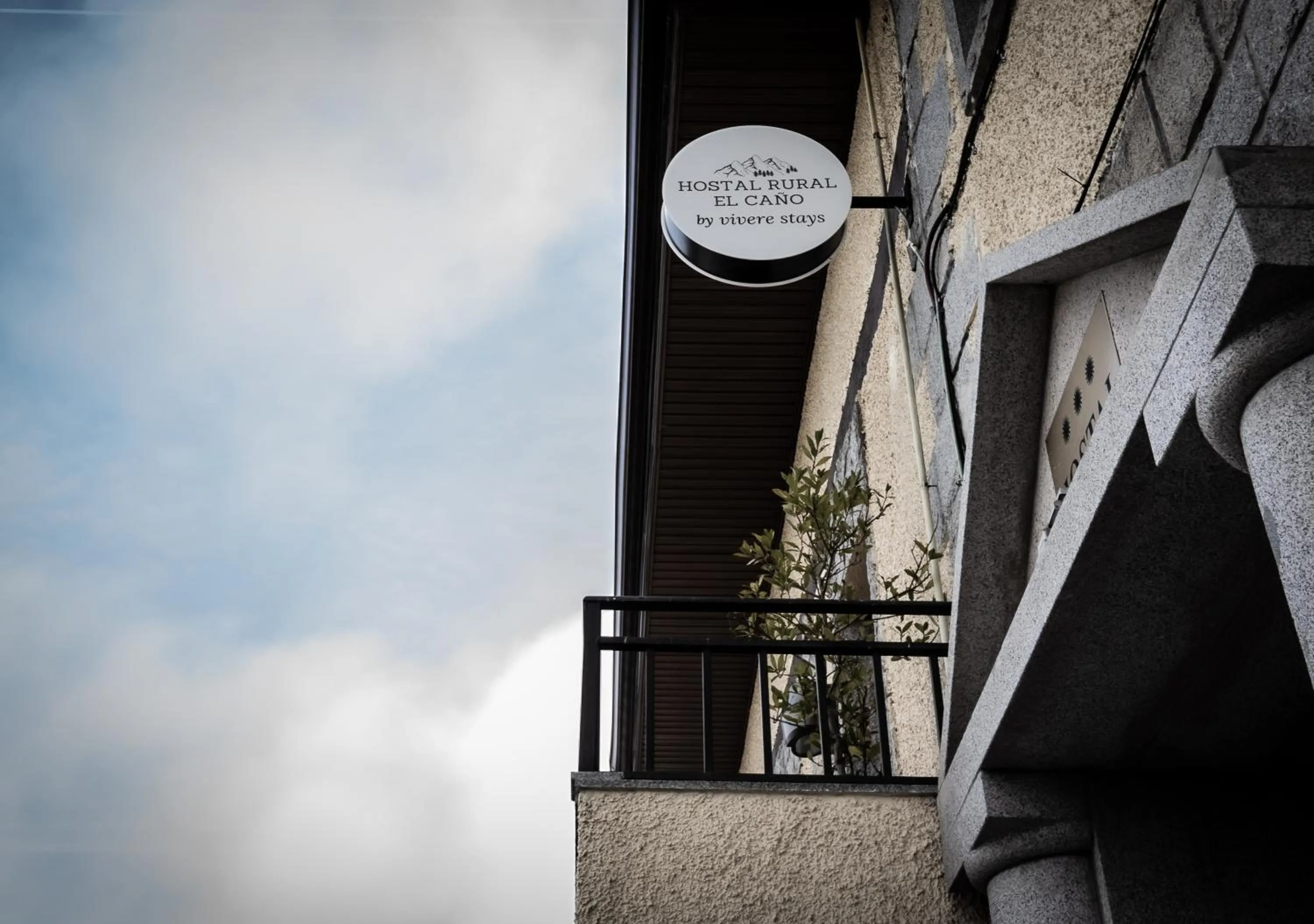 Facade/entrance in Hostal Rural El Caño by Vivere Stays