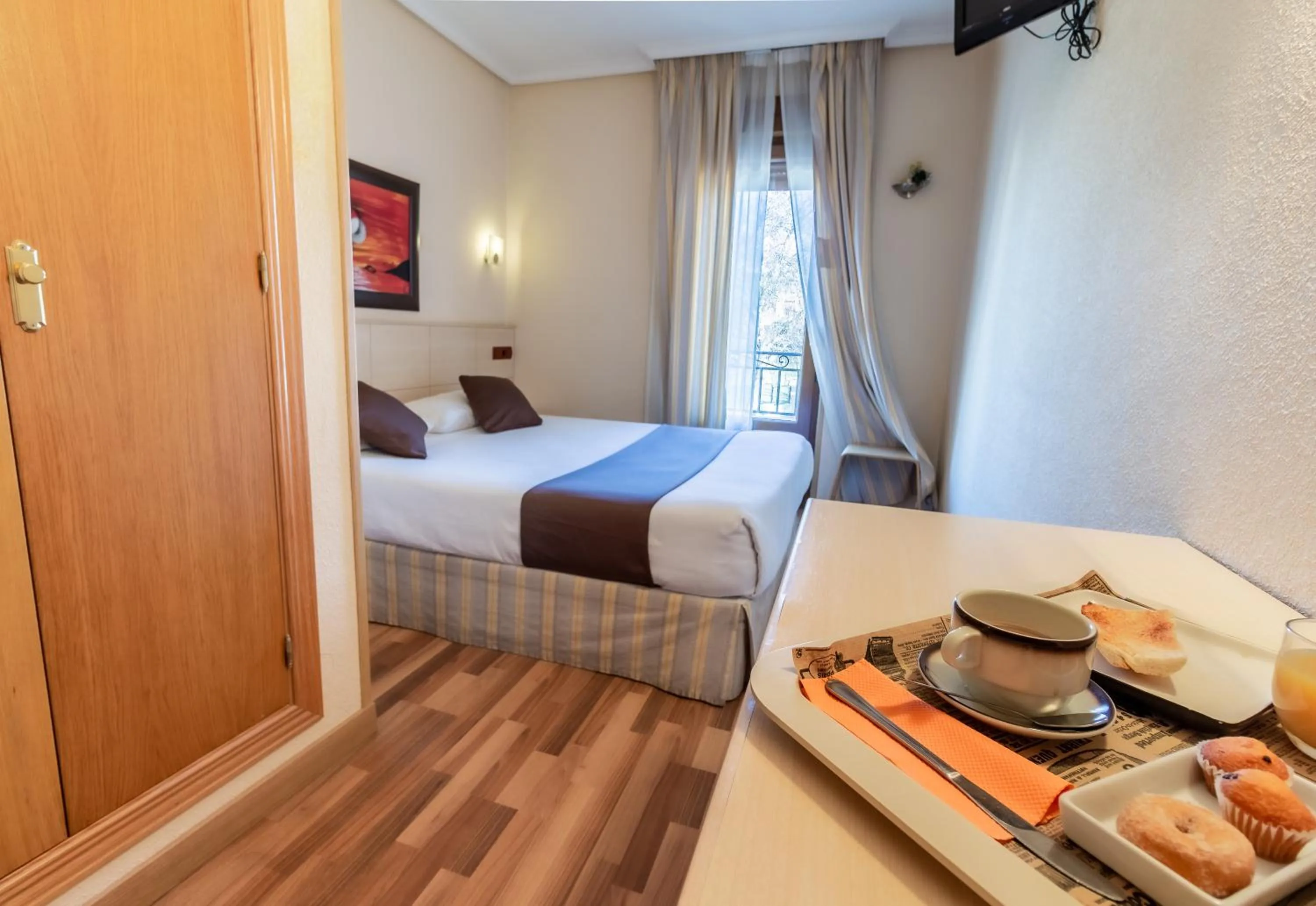 Photo of the whole room, Bed in Hostal Rural El Caño by Vivere Stays