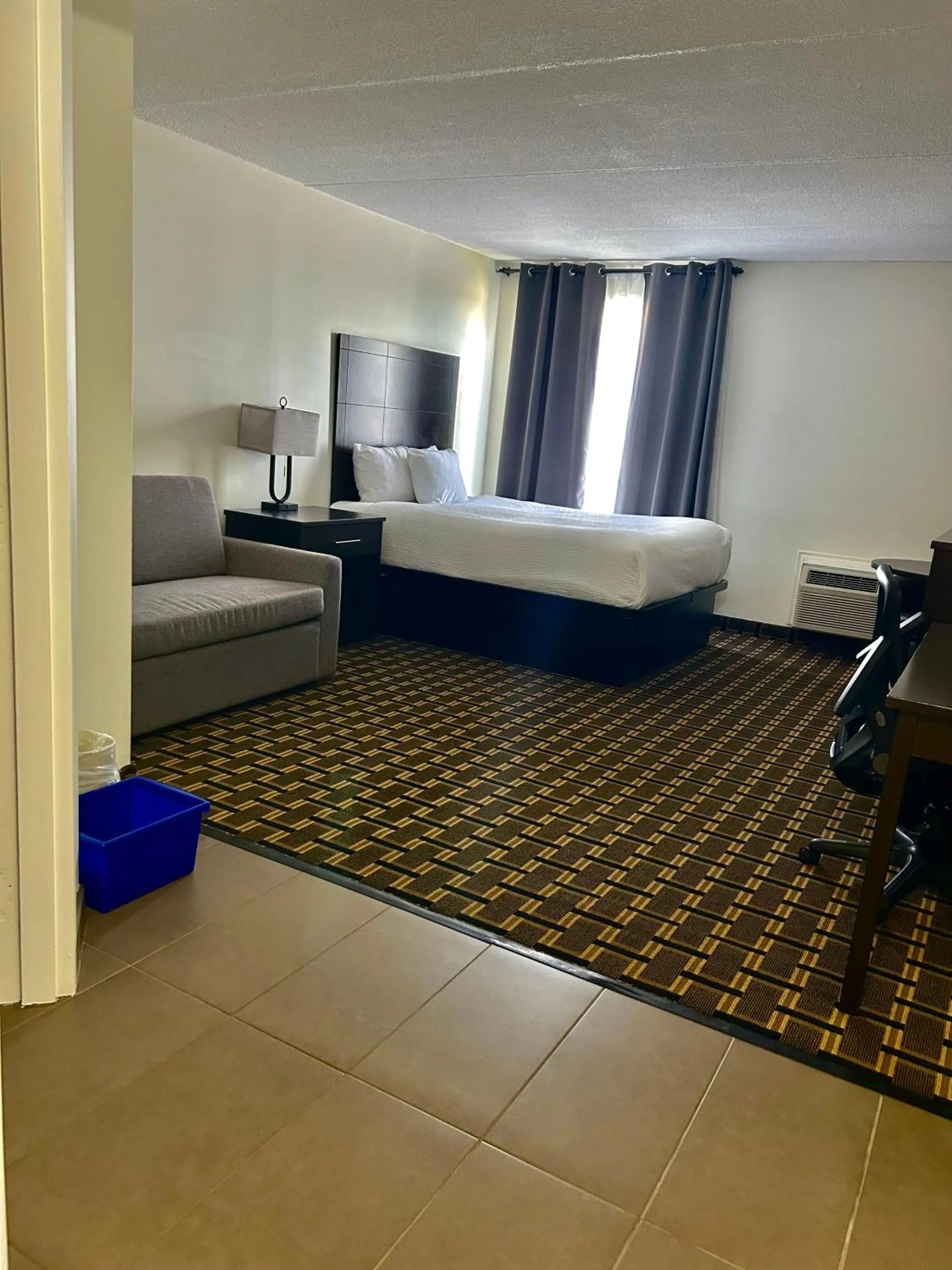 Photo of the whole room, Bed in Travelodge by Wyndham Lindsay