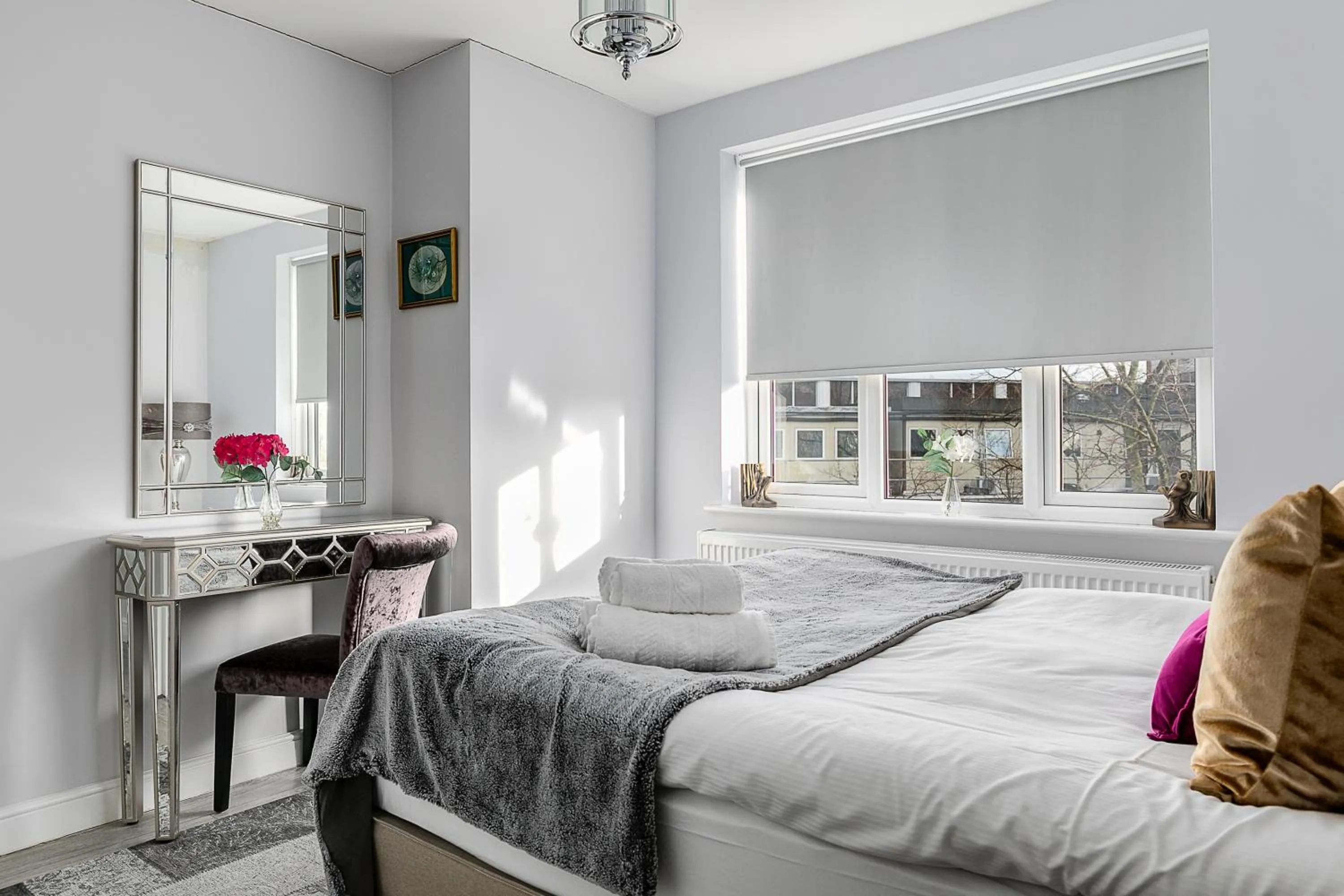 Bedroom, Bed in Cromwell road apartments