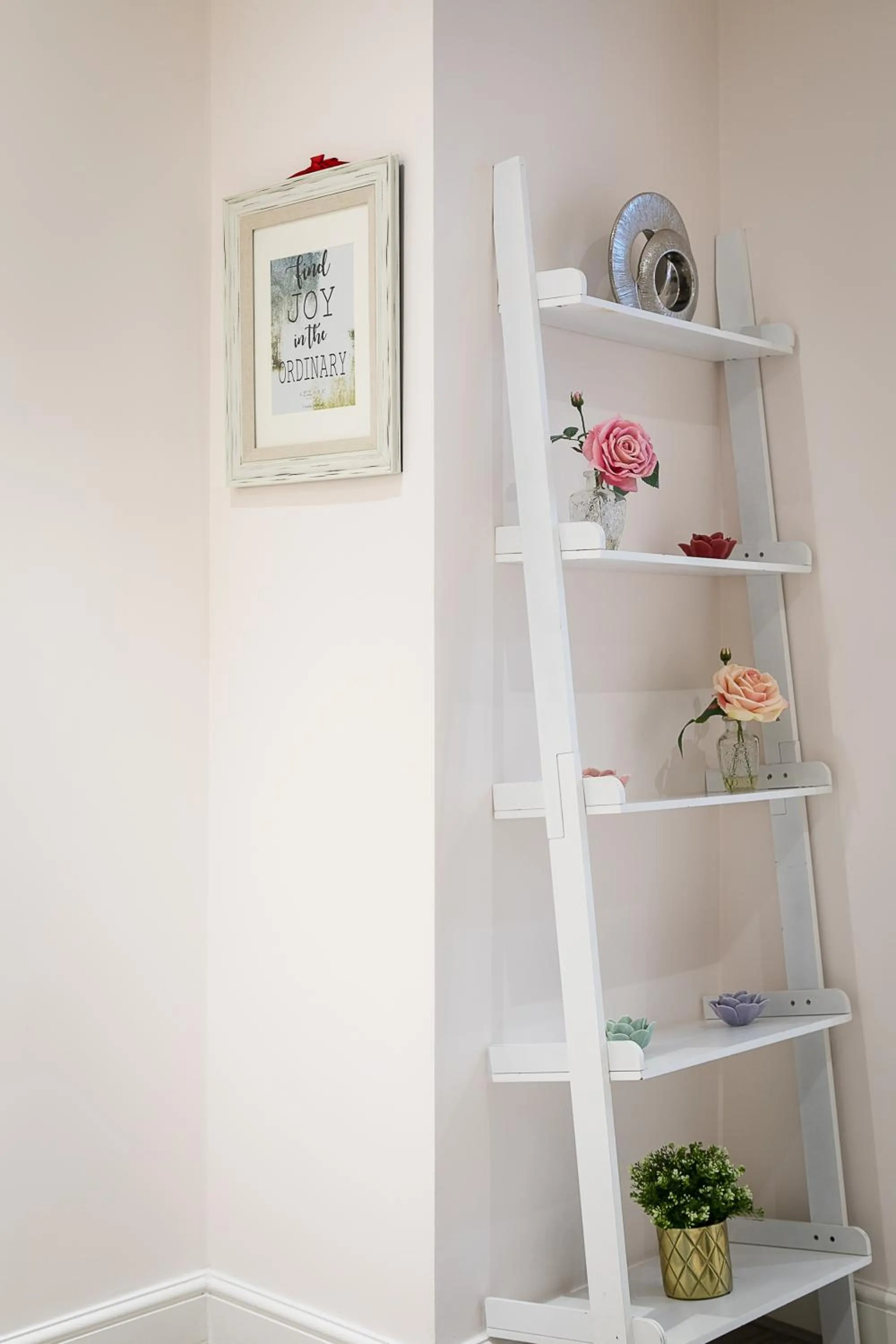 Decorative detail in Cromwell road apartments