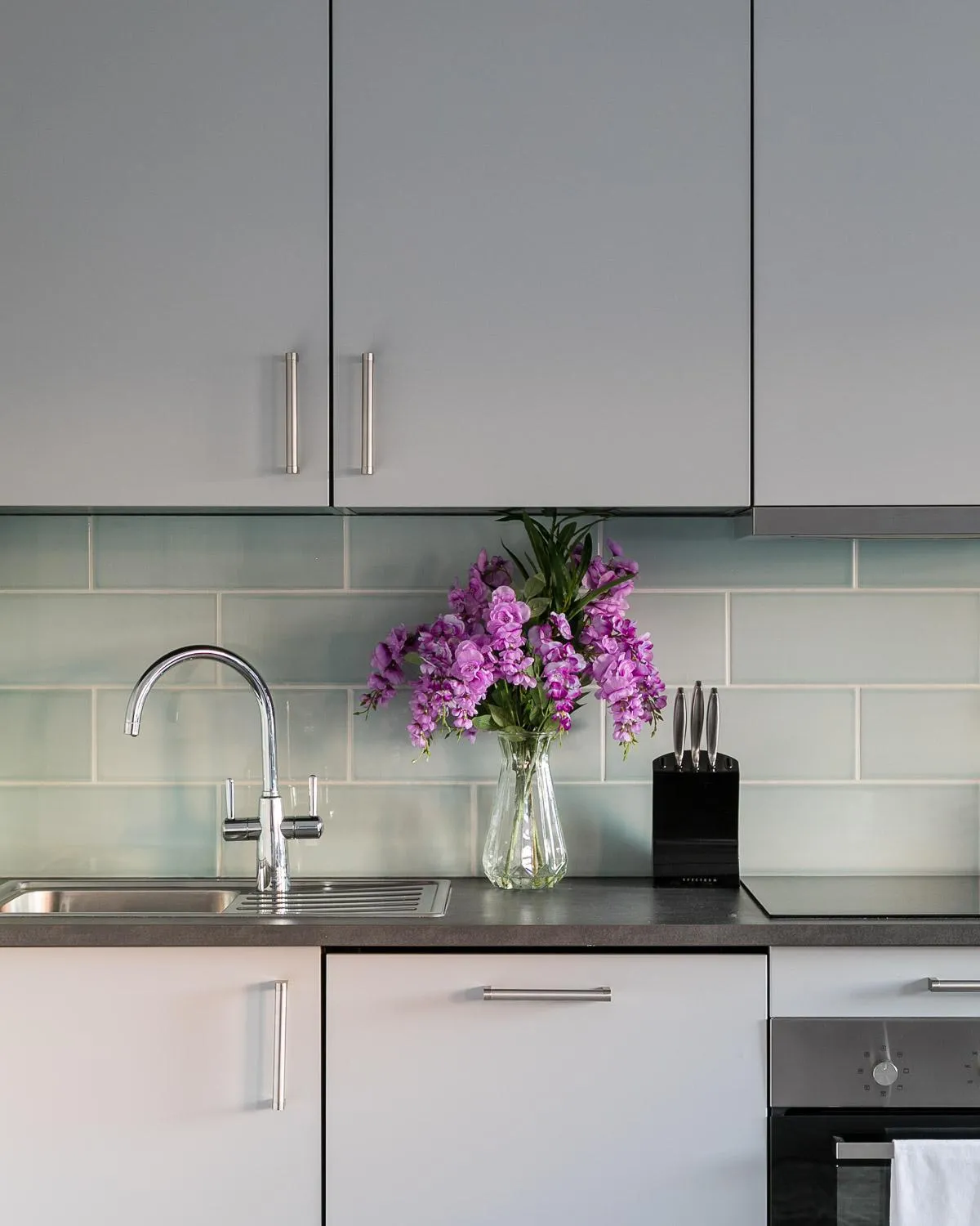 Kitchen or kitchenette in Cromwell road apartments