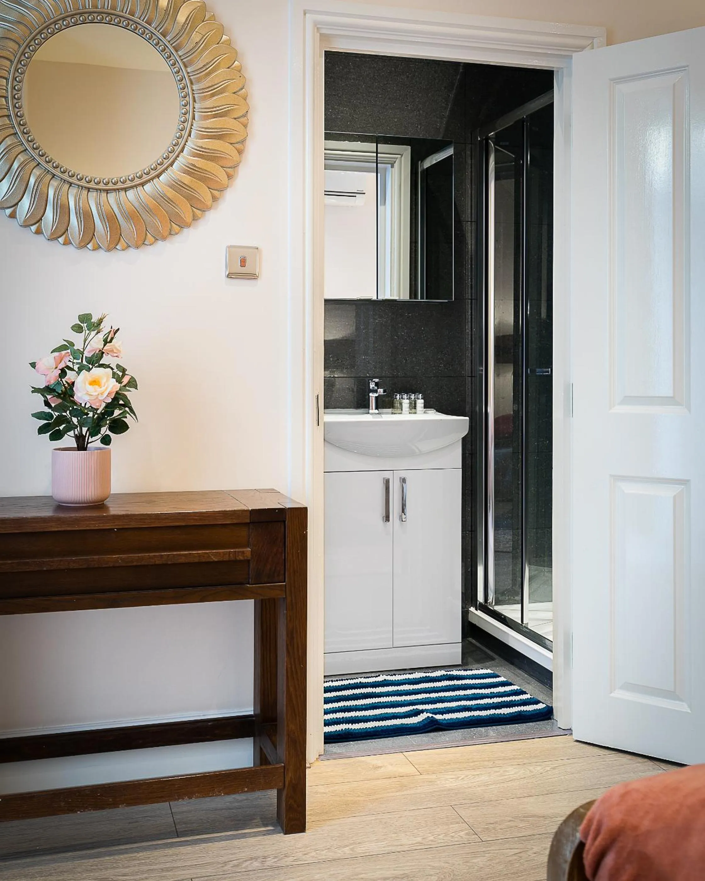 Bathroom in Cromwell road apartments