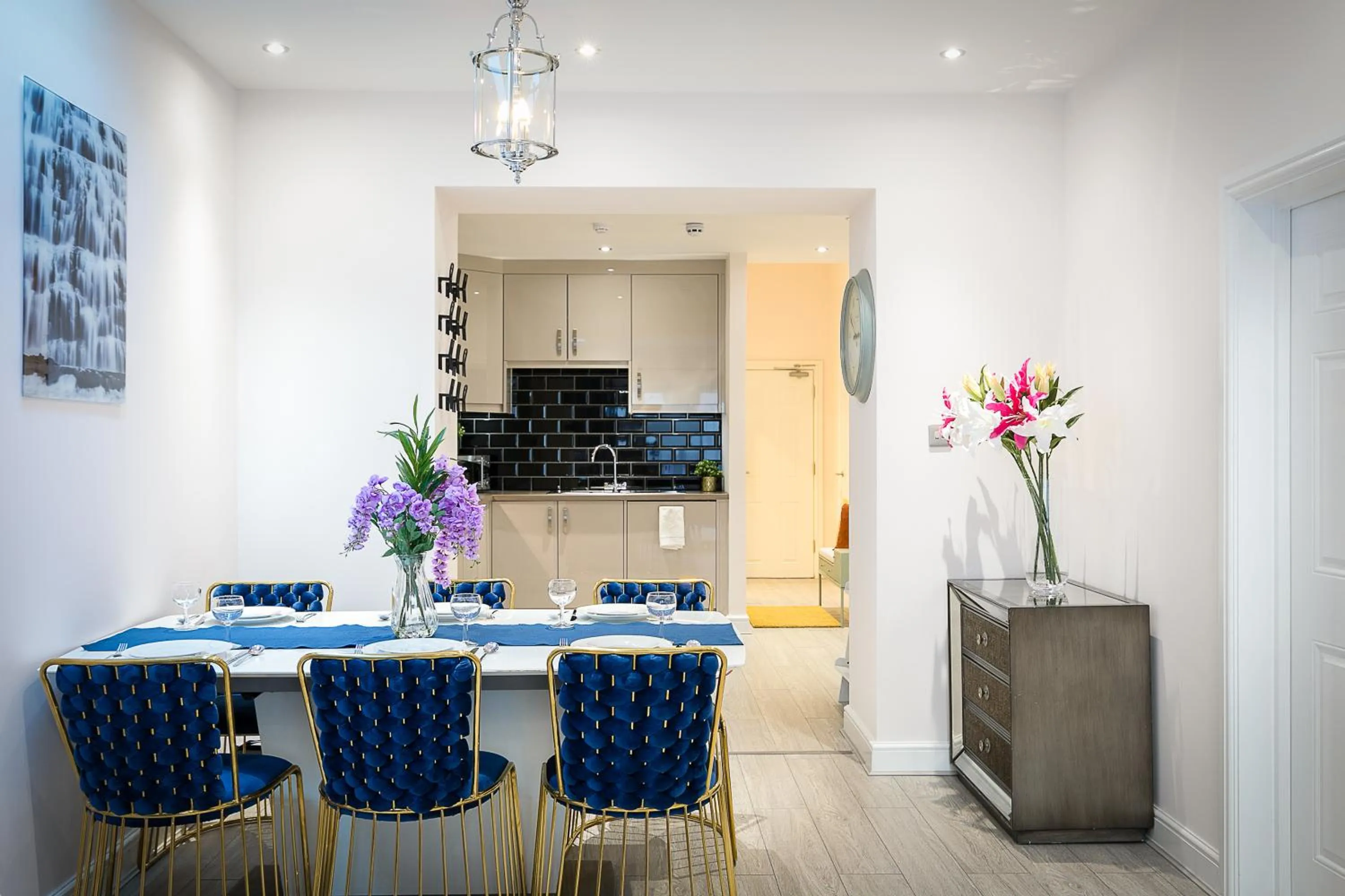 Kitchen or kitchenette in Cromwell road apartments
