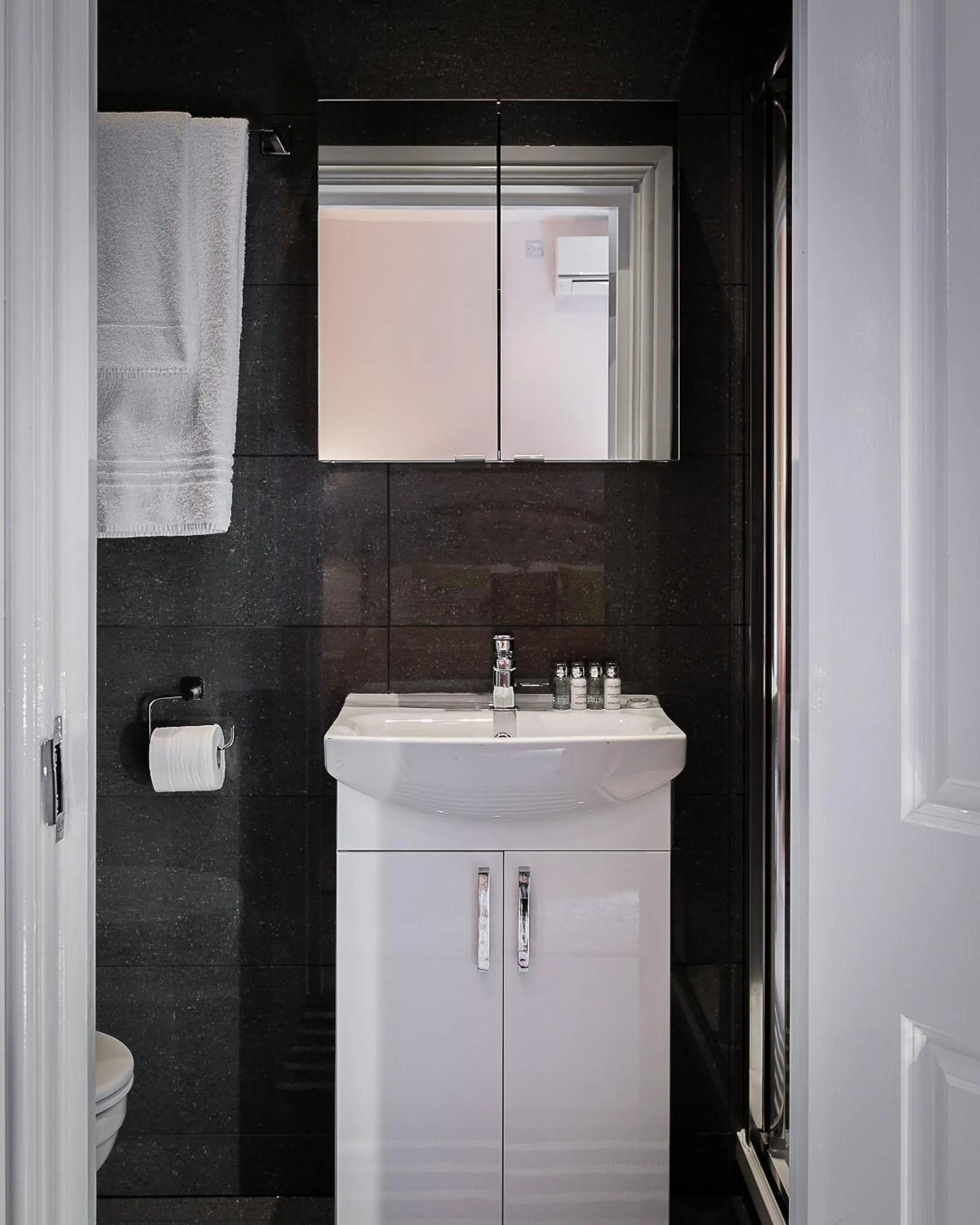 Bathroom in Cromwell road apartments