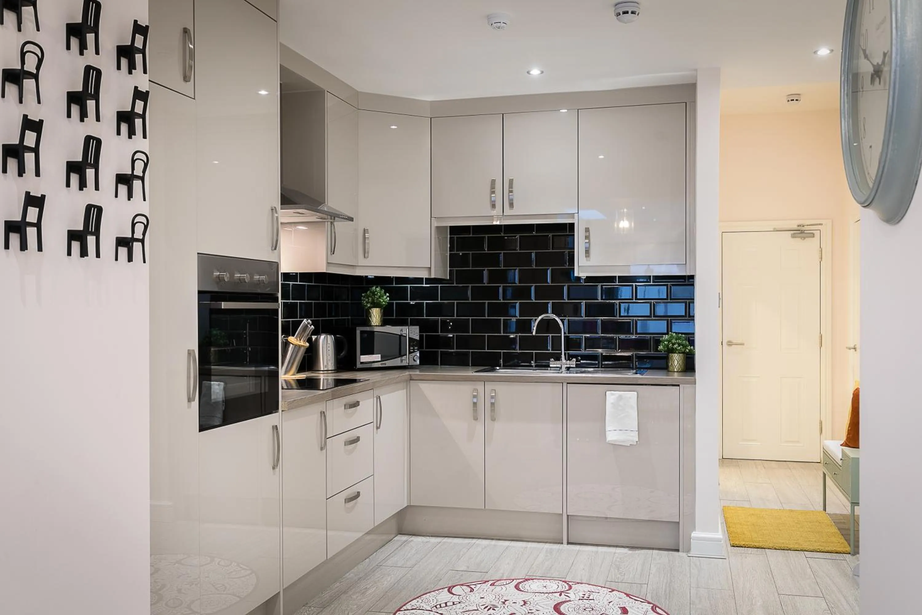 Kitchen or kitchenette in Cromwell road apartments