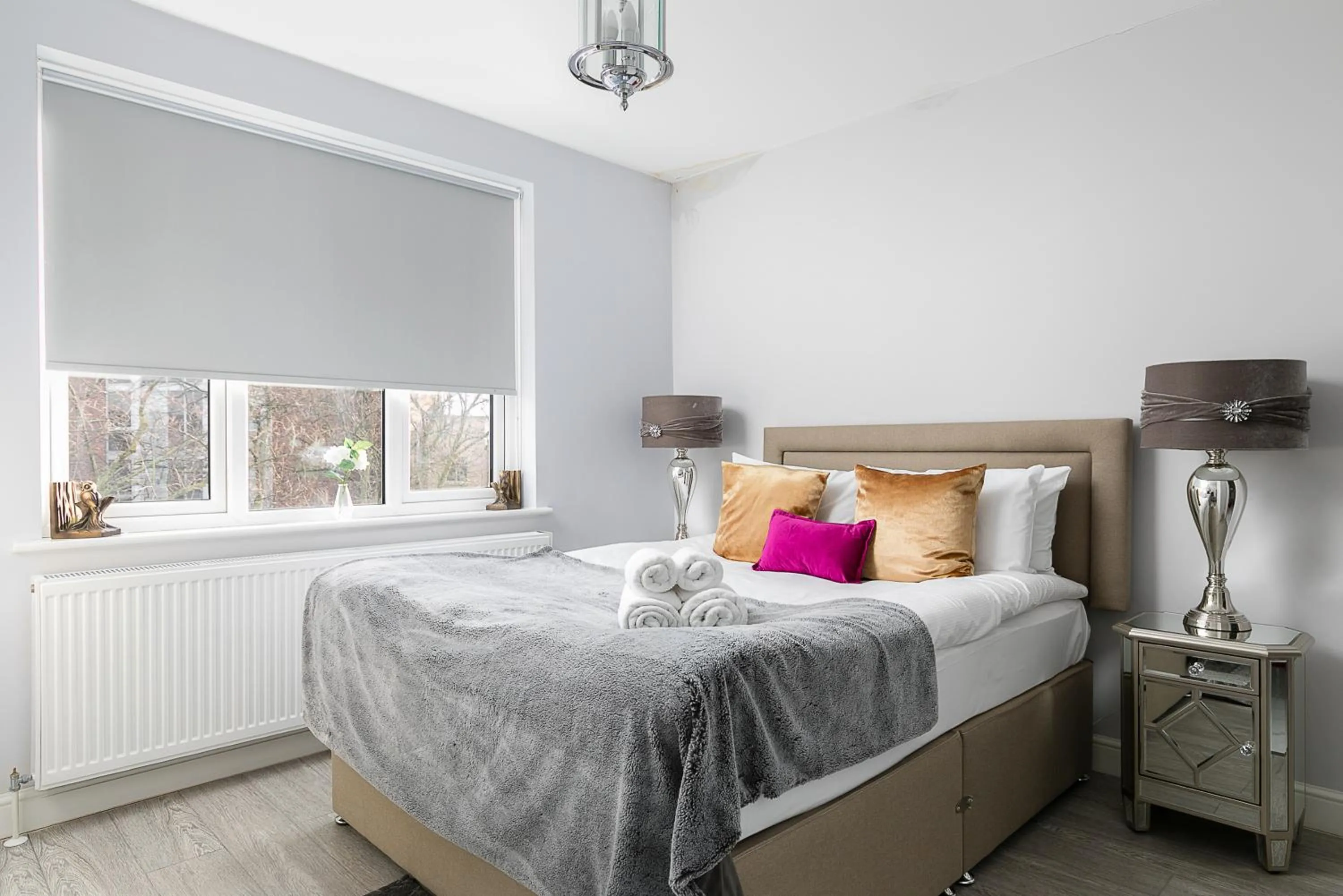 Bedroom, Bed in Cromwell road apartments