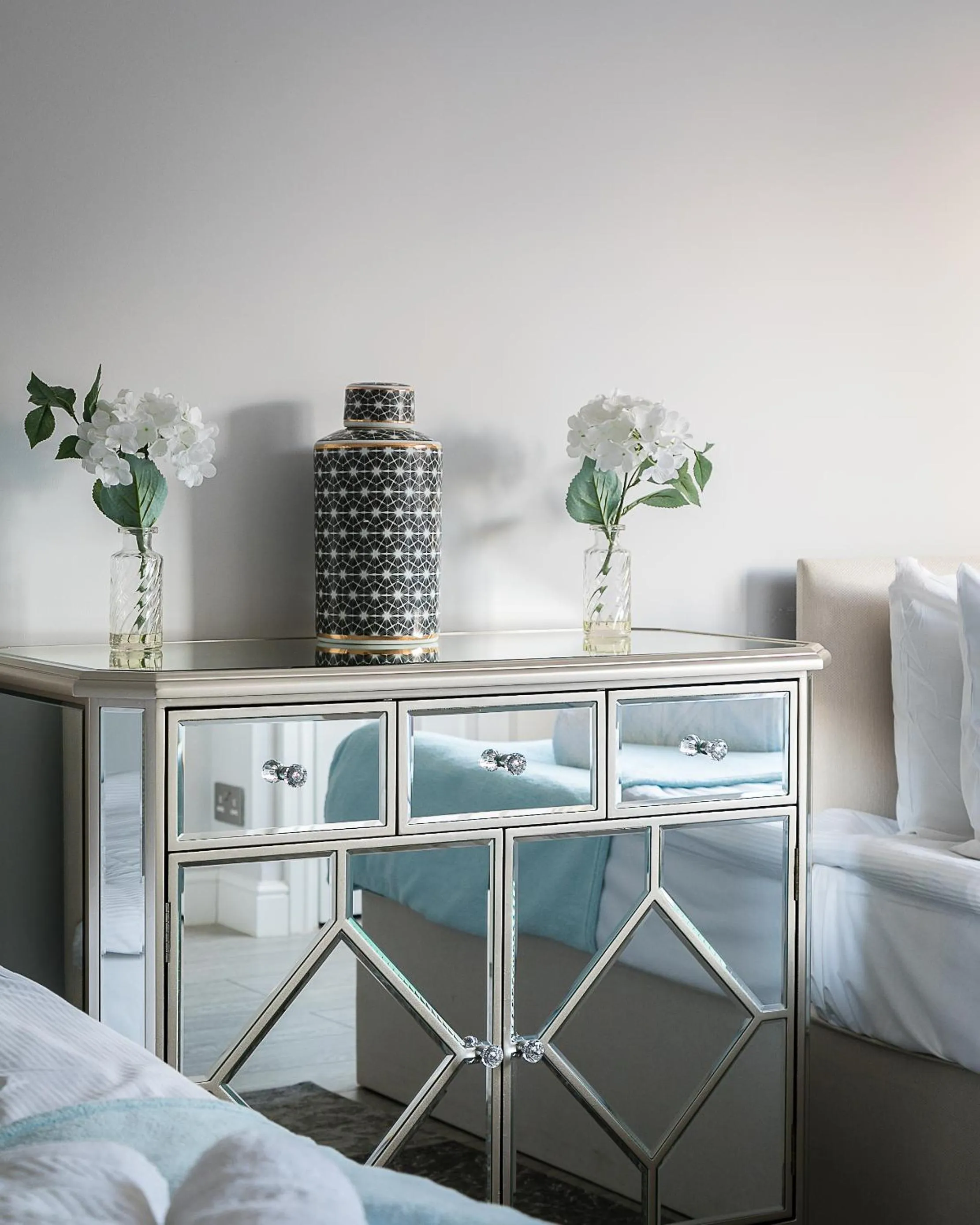 Bedroom, Bed in Cromwell road apartments