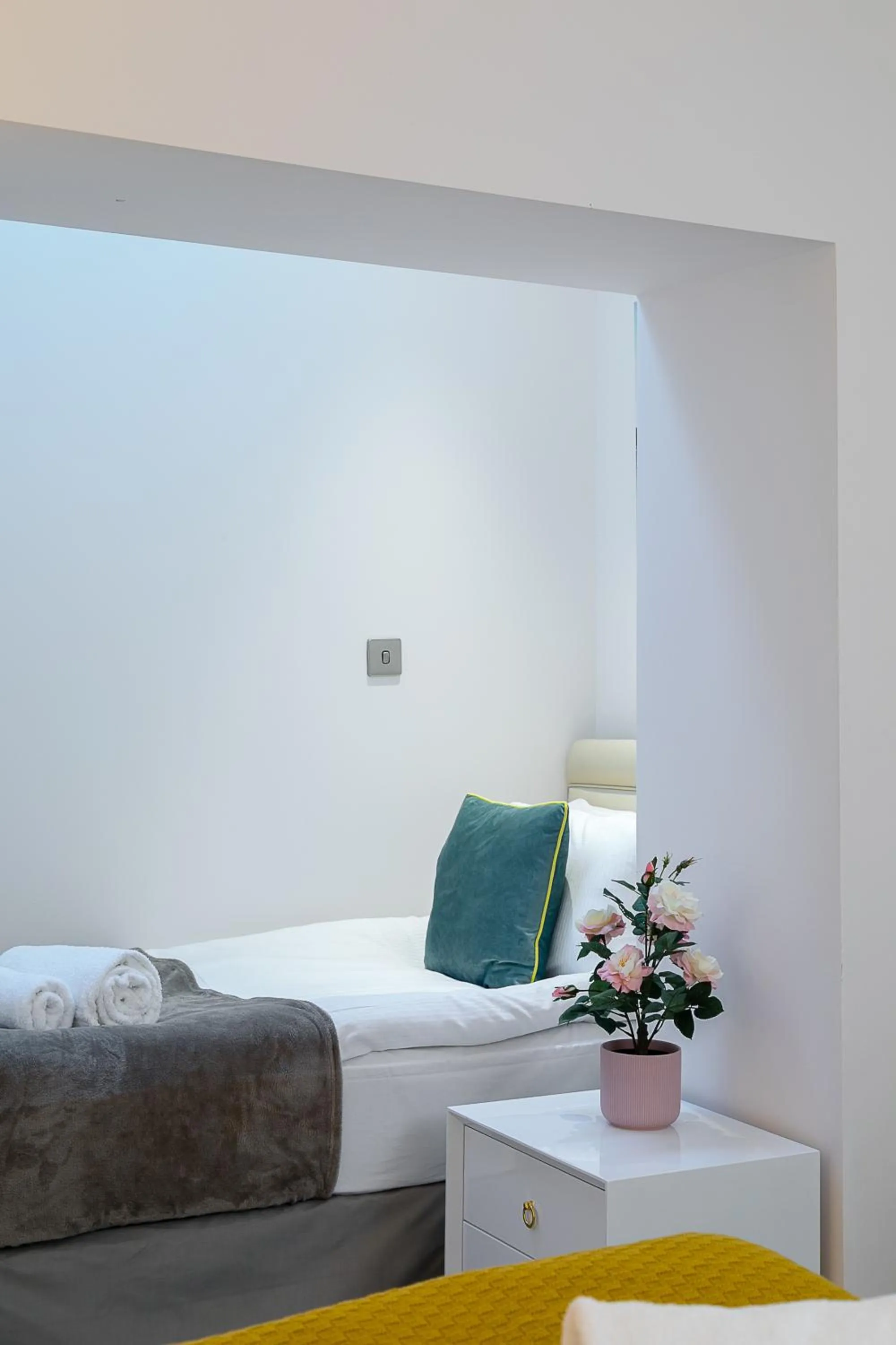 Bedroom, Bed in Cromwell road apartments